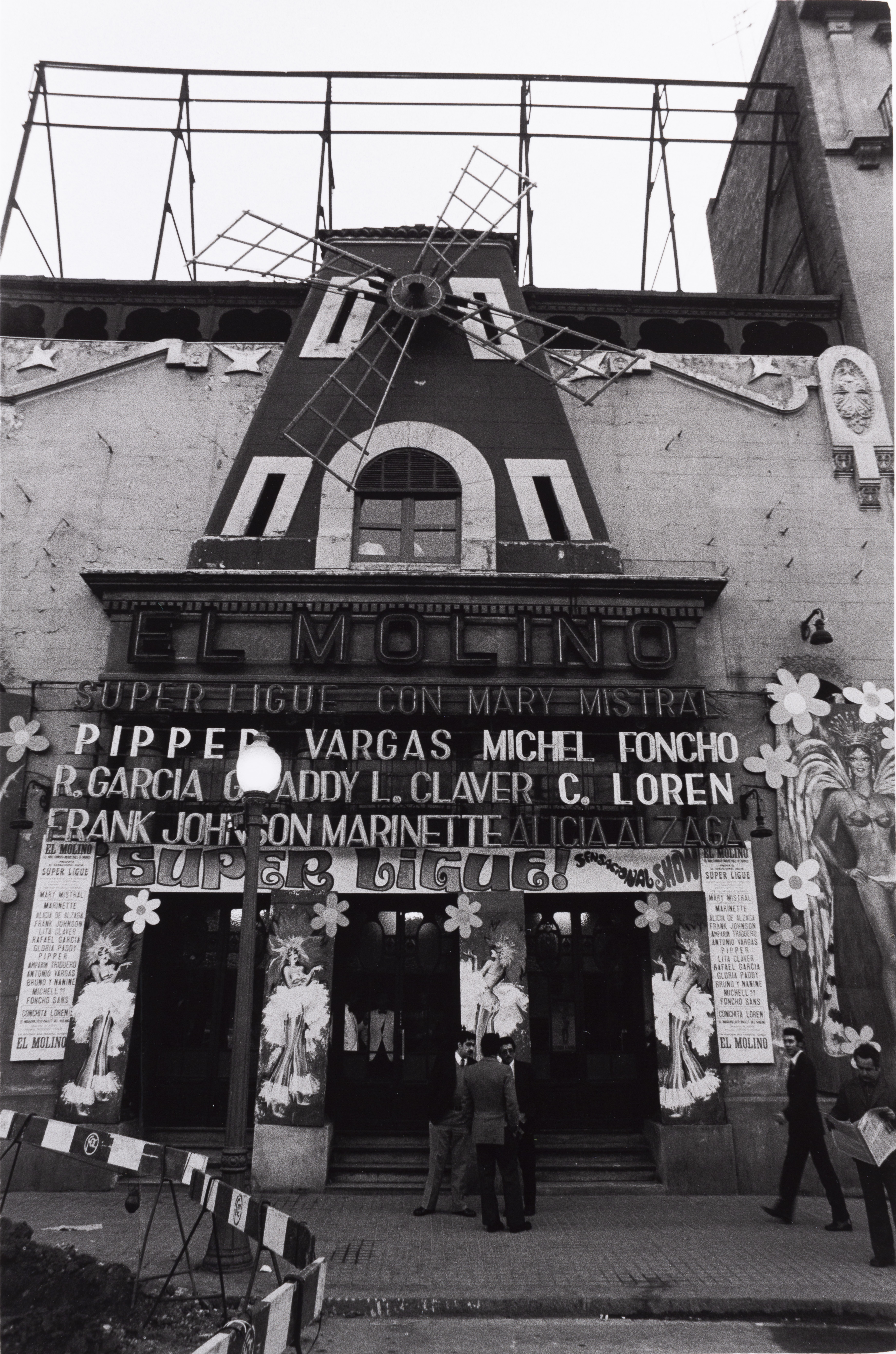 image for: Josep Tobella - El Molino (façana del teatre) - 1970-1979