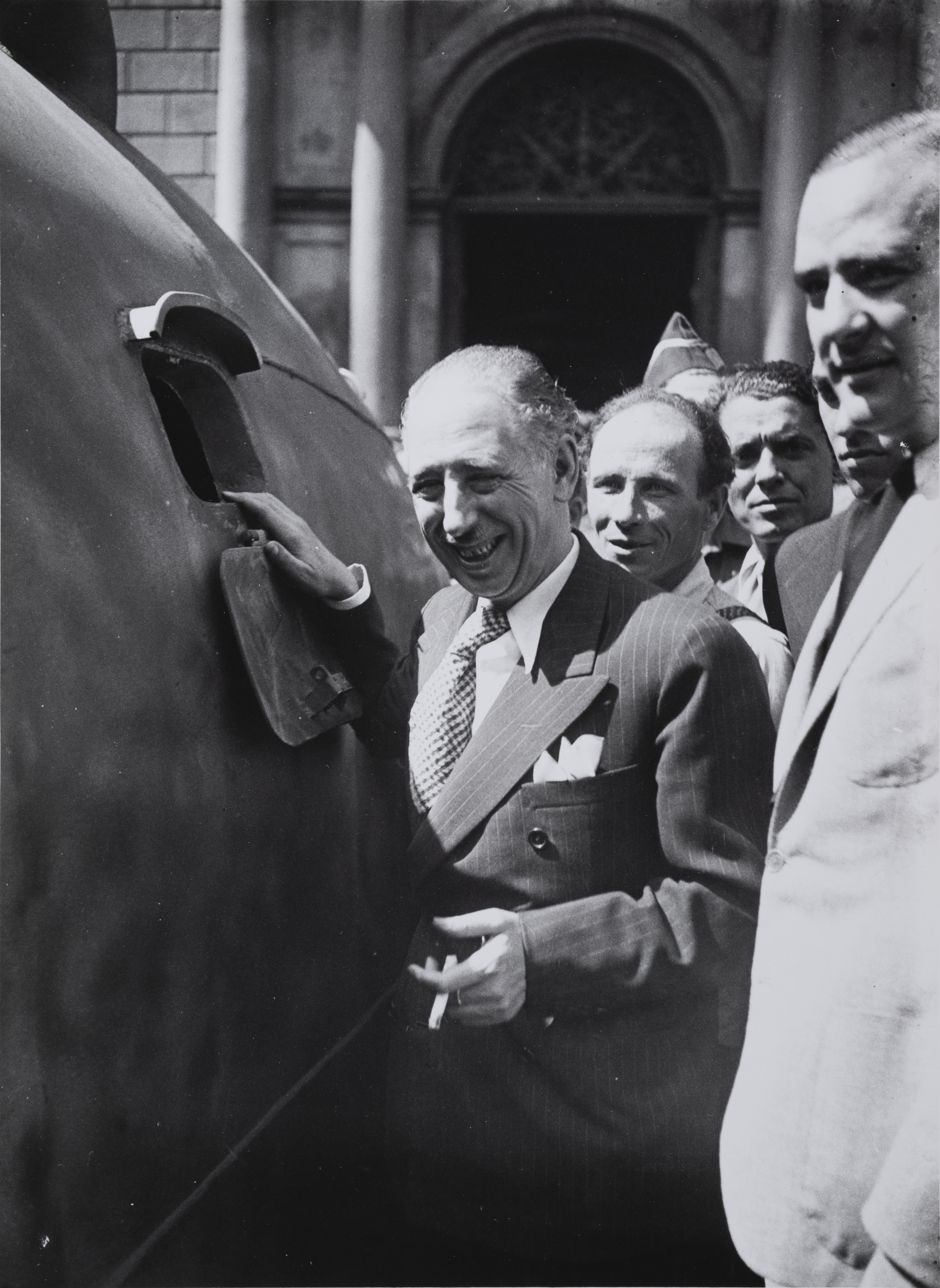 image for: Família Brangulí - Barcelona, Lluís companys visitant un vehicle blindat - 1936 (tiratge cap a 1970-1980)