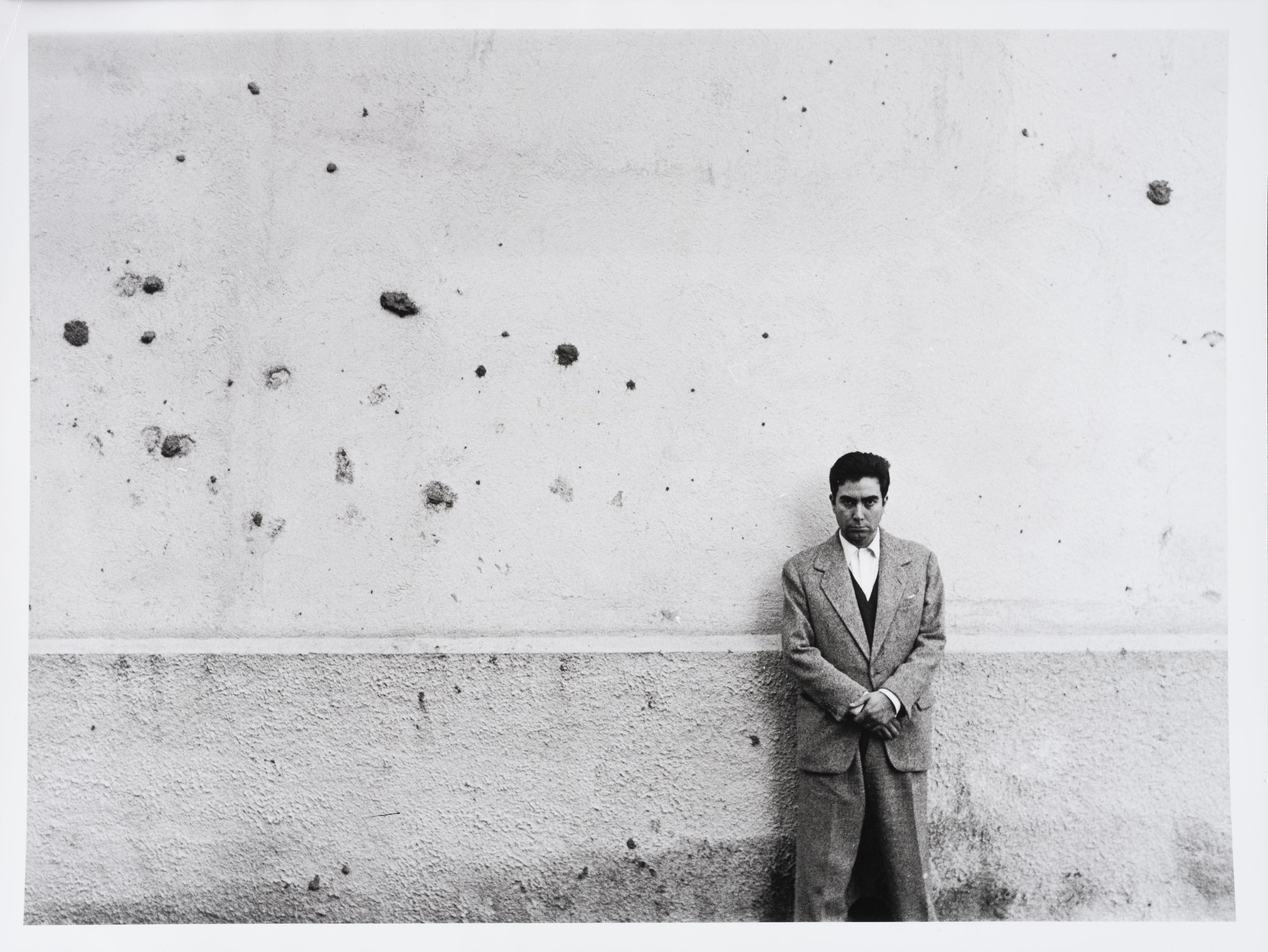 image for: Leopoldo Pomés - Antoni Tàpies - 1957 (tiratge posterior)