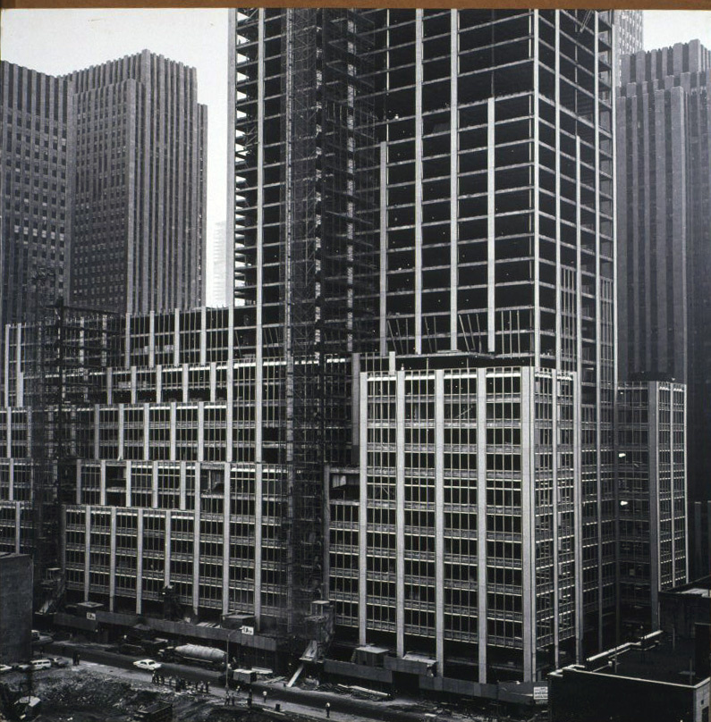 image for: Carles Fontserè - Plafó 111. 1950-60: Boom de la construcció. Construcció d'un gratacels a l'avinguda de les Amèriques - 1955-1968