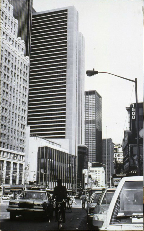 image for: Carles Fontserè - Plafó B. L'hotel Marriot Marquis des de la cruïlla del carrer 43 - Cap a 1986