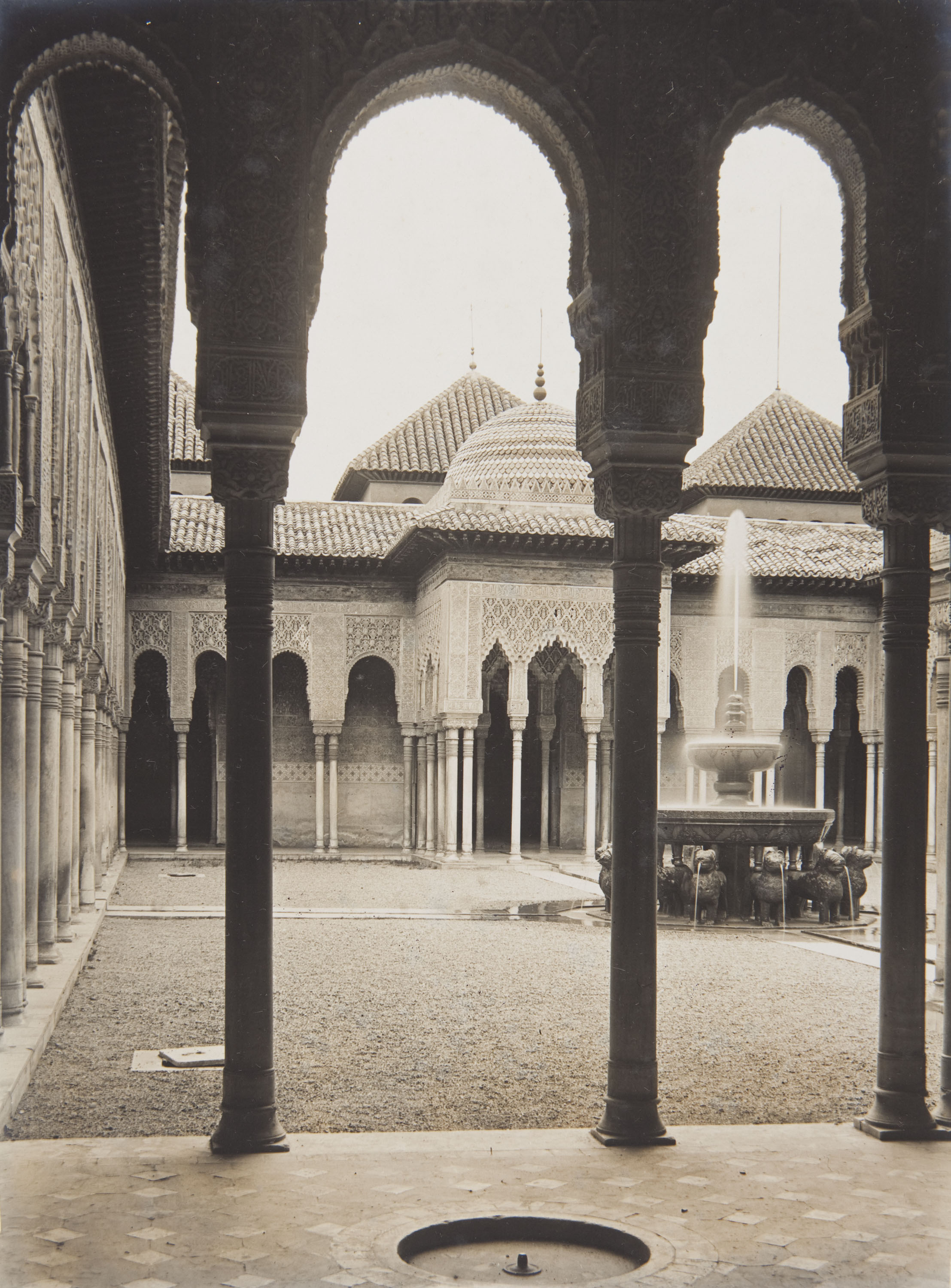 image for: Claudi Carbonell - Sense títol [Alhambra. Patio de los Leones] - No datat