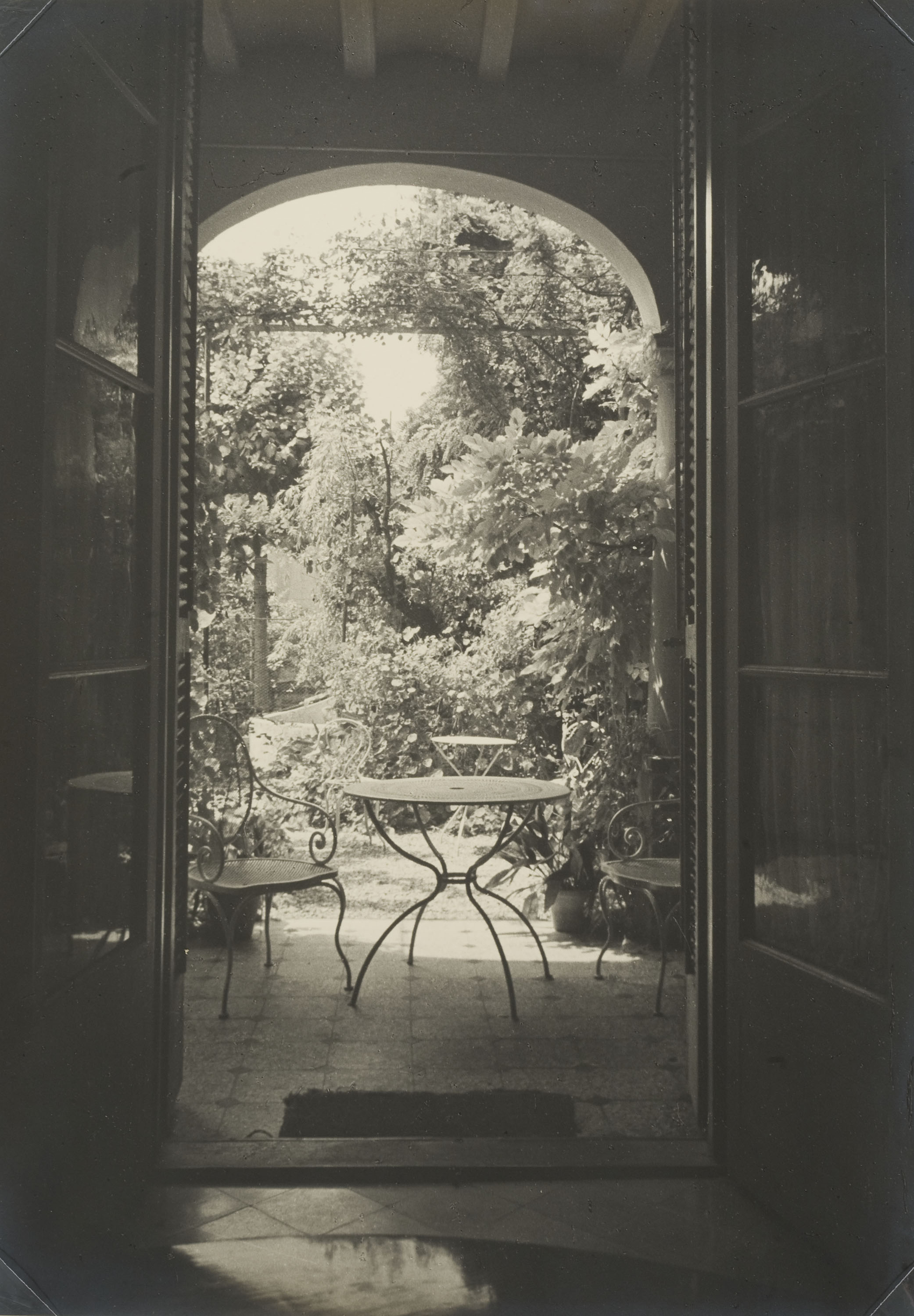 image for: Otho Lloyd - Casa del pintor Josep Amat al carrer Jules Verne de Barcelona - Cap a 1945