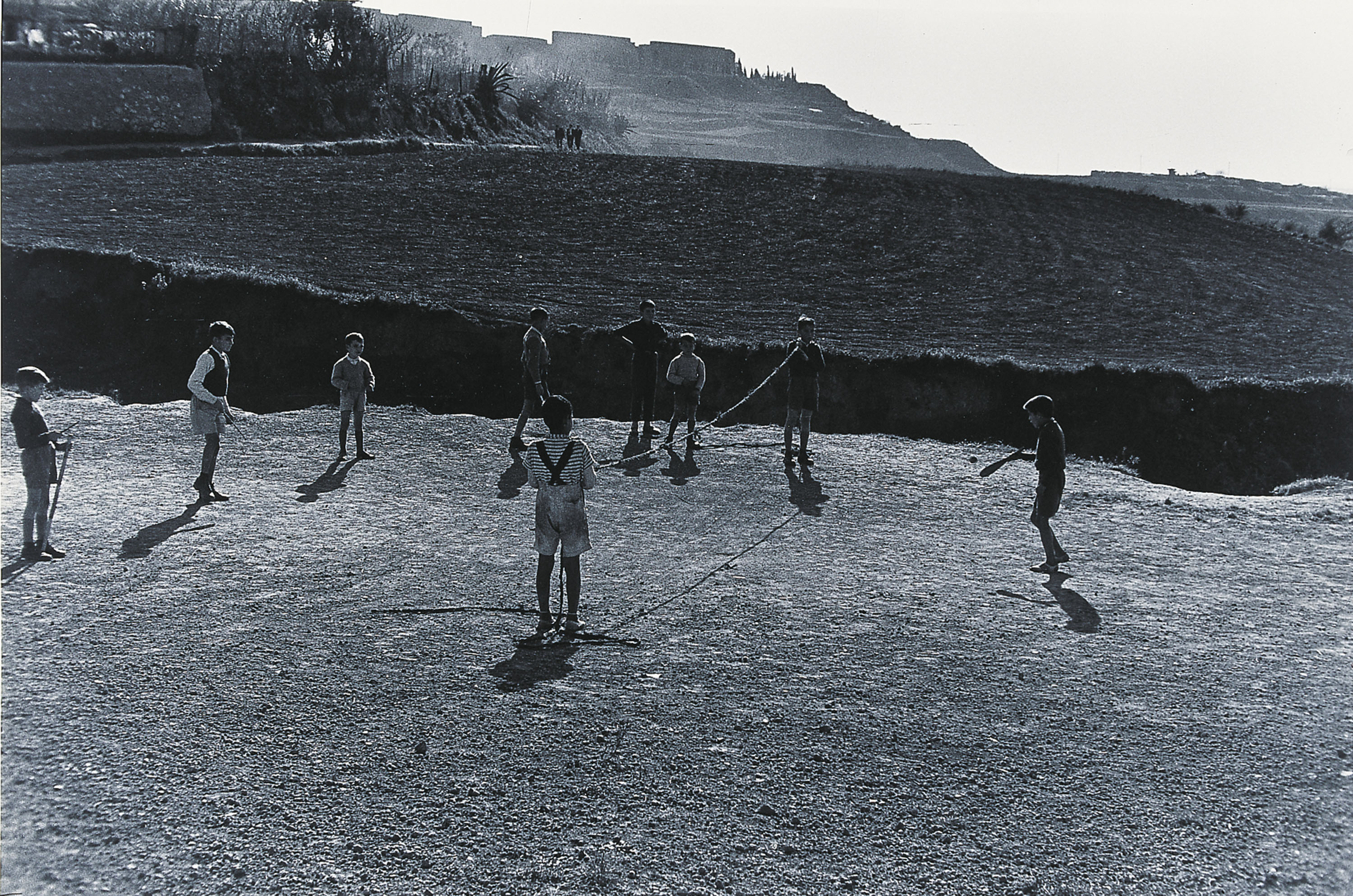 image for: Xavier Miserachs - Tennis a l&#039;actual Anella Olímpica - 1959