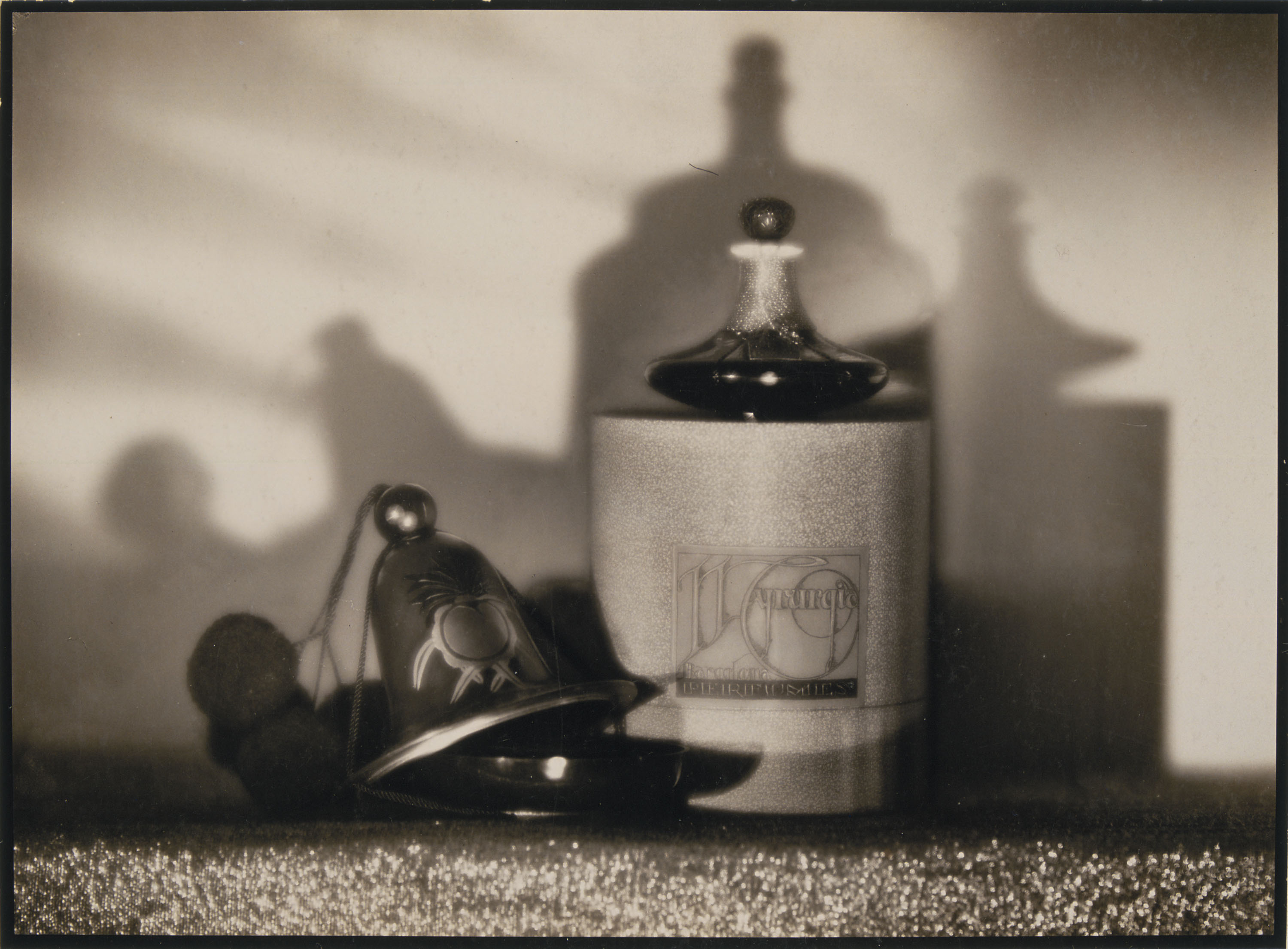 image for: Josep Masana - Fotografia publicitària per a Myrurgia - No datat