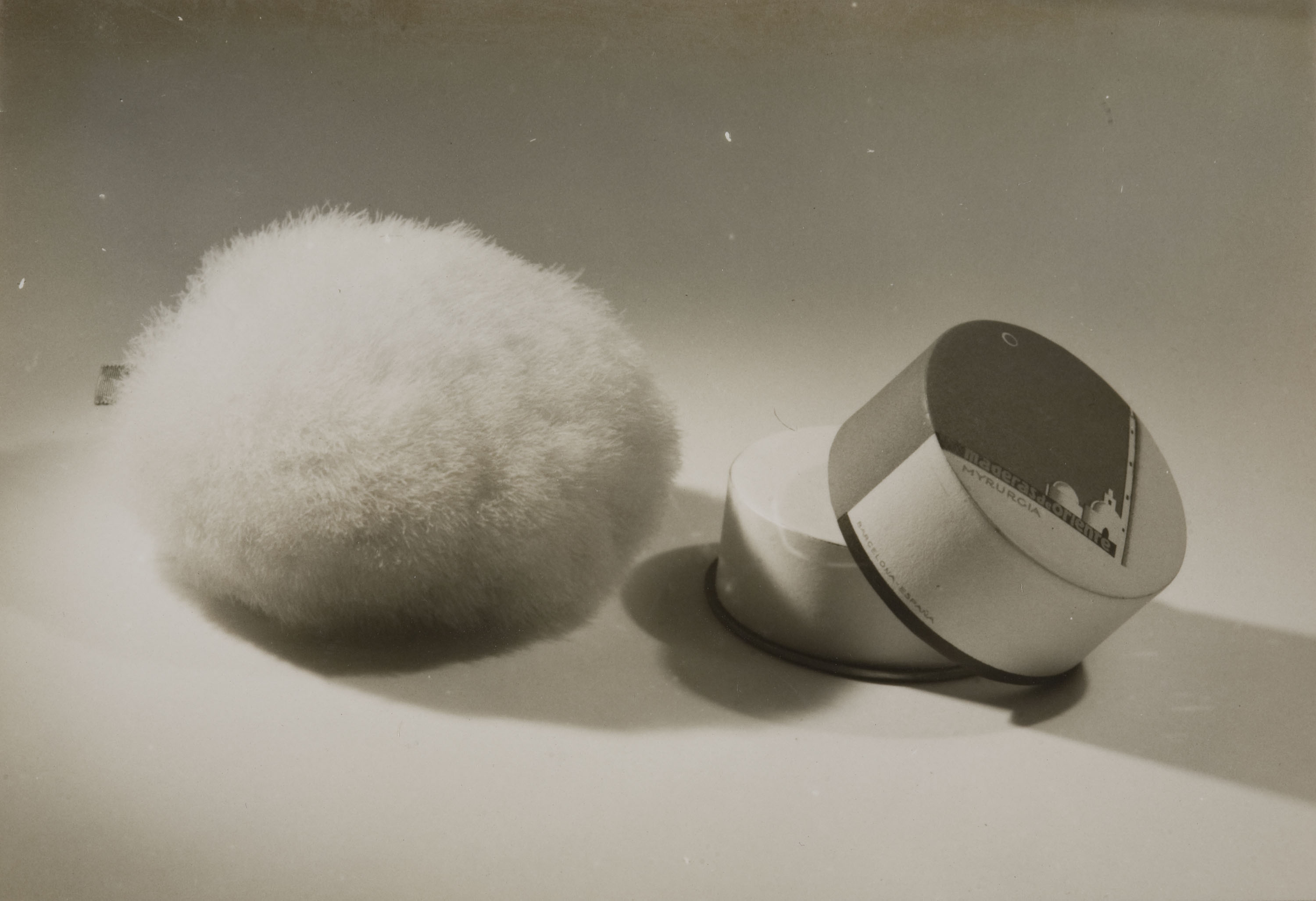 image for: Ramon Batlles - Fotografia publicitària per a Myrurgia. Pólvores «Maderas de Oriente» - 1933-1936