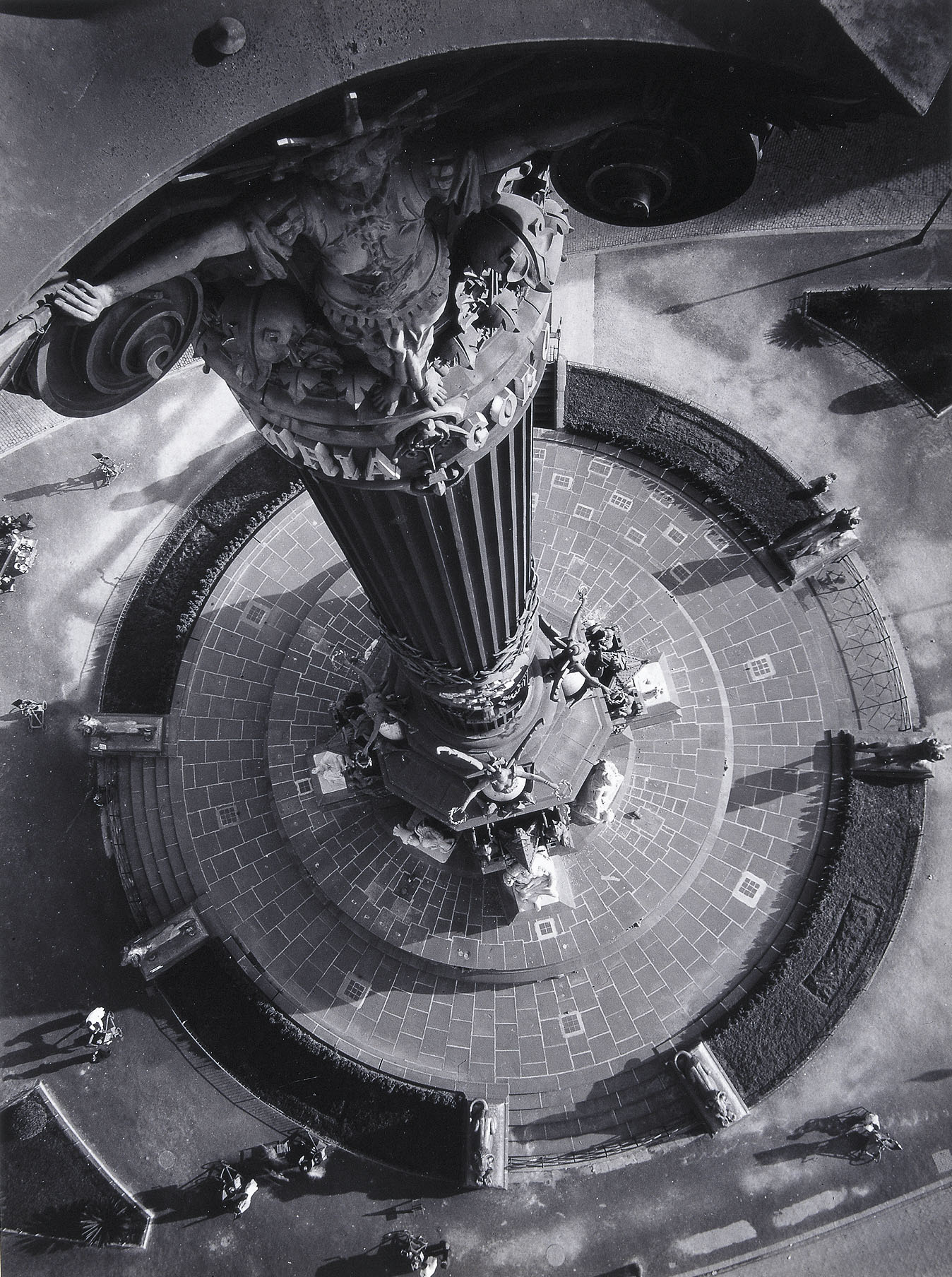 image for: Francesc Català-Roca - Monument a Colom - Barcelona, 1950