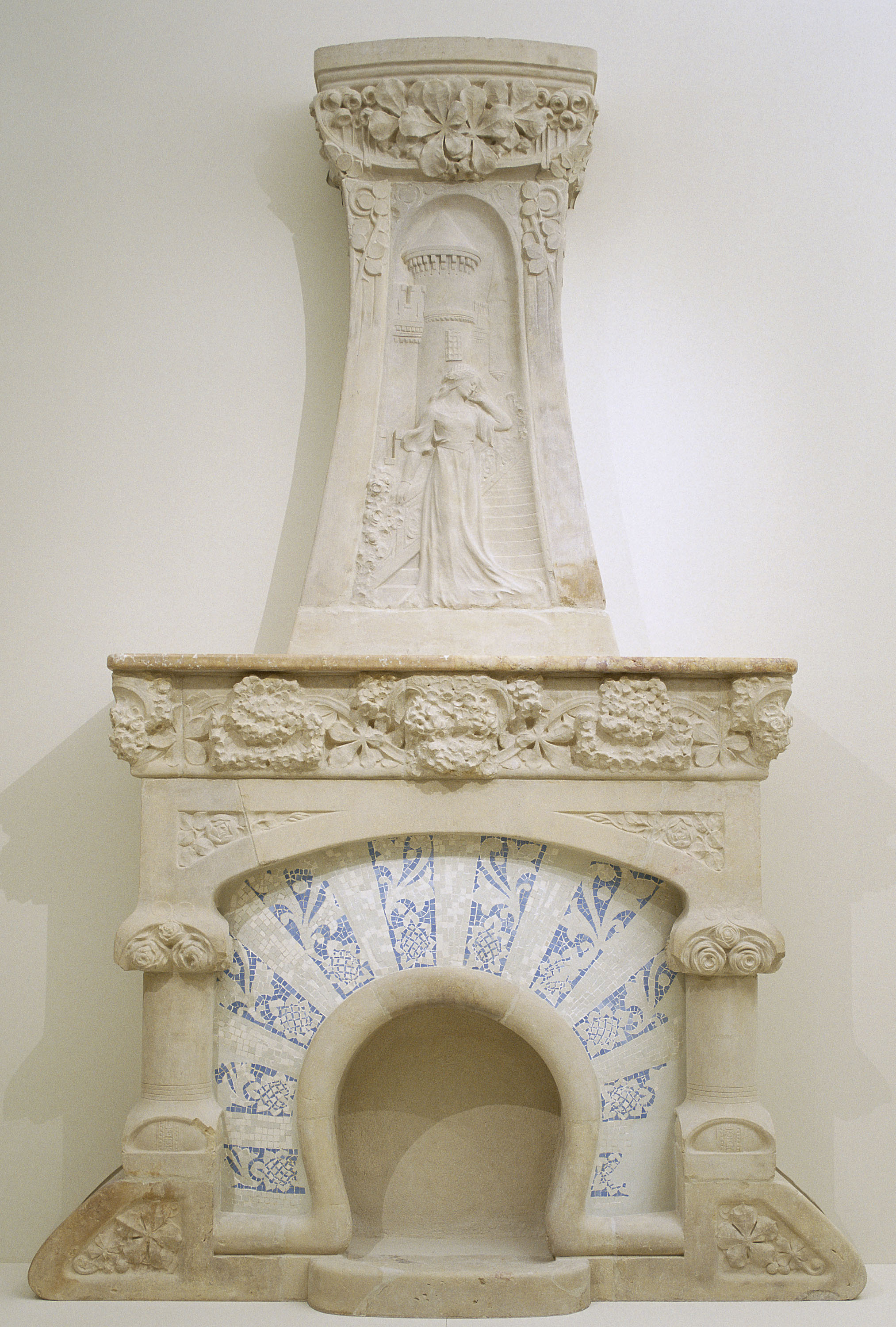 image for: Lluís Domènech i Montaner - Llar de foc amb relleu escultòric - Cap a 1907