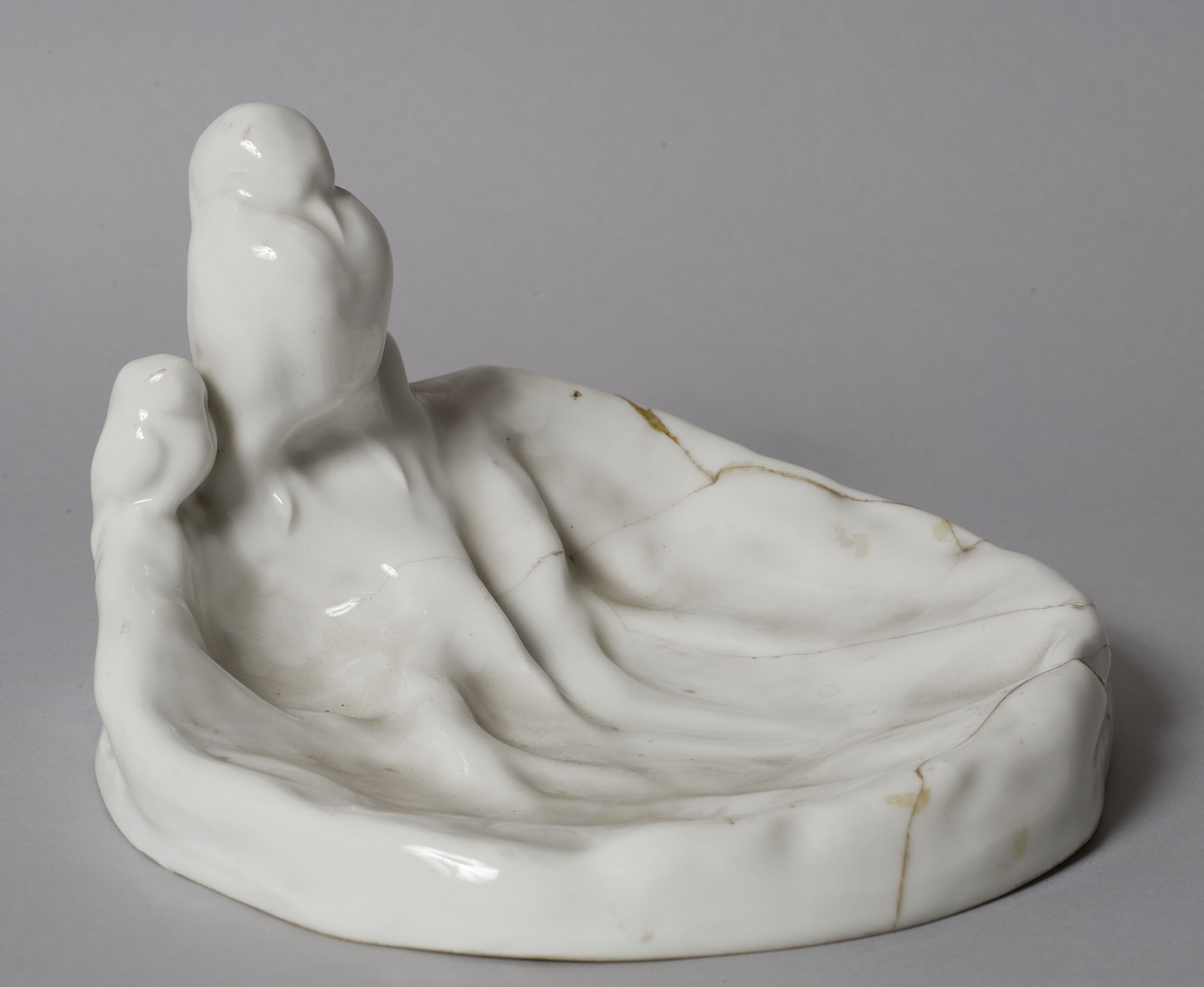 image for: Antoni Serra - Cendrer circular amb dos ocells - 1901-1908