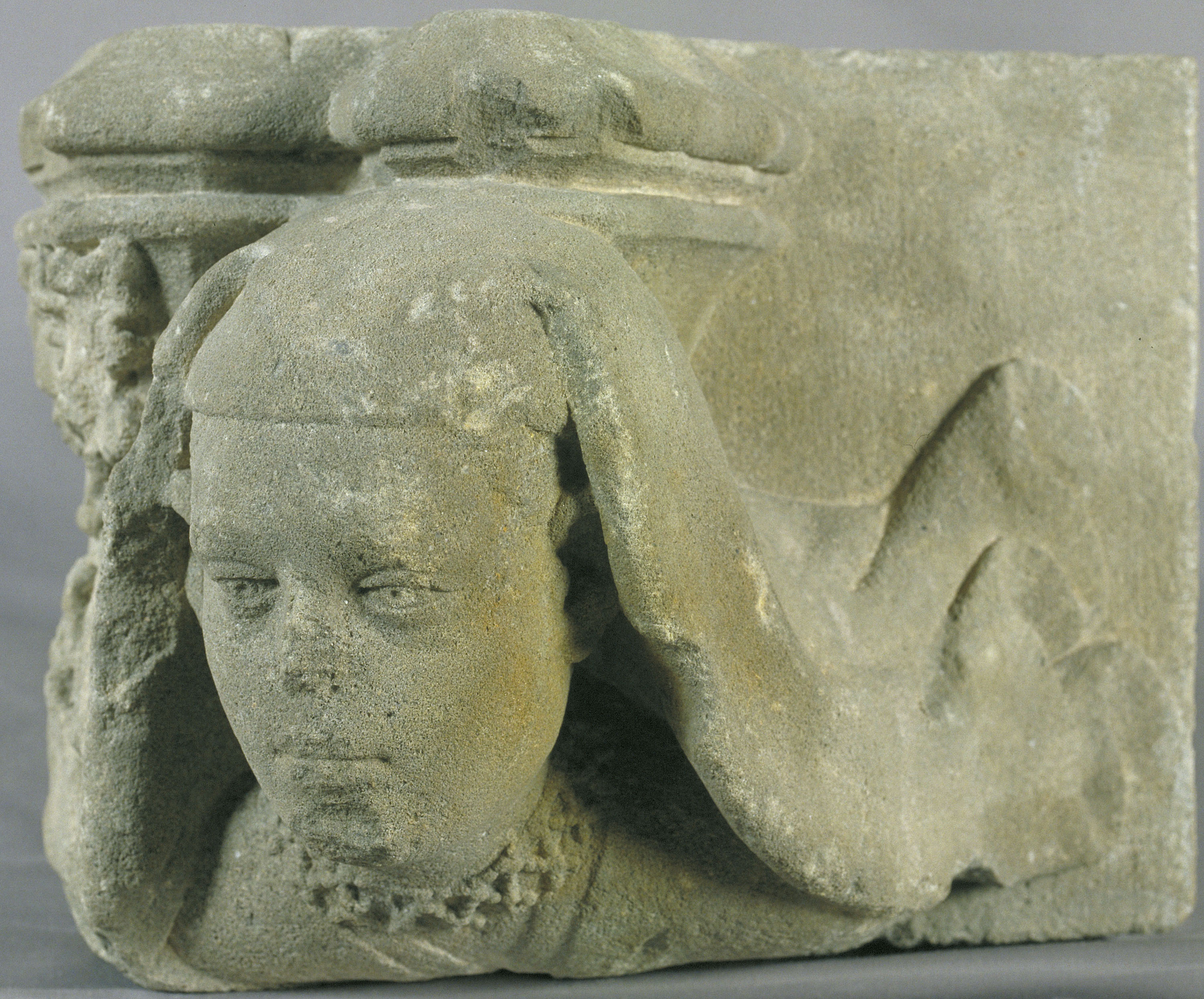 image for: Marc Safont - Mènsula amb cap de dona - Cap a 1425