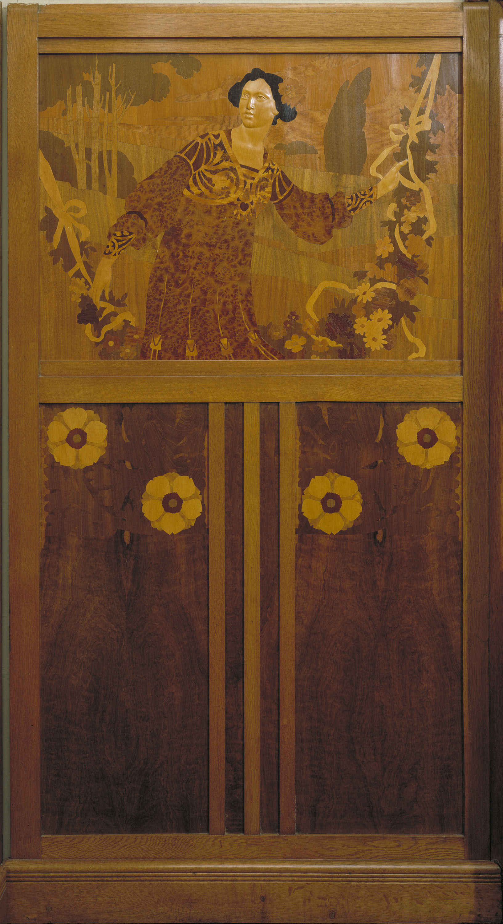 image for: Gaspar Homar - Noia amb garlanda de cintes i flors - Cap a 1905