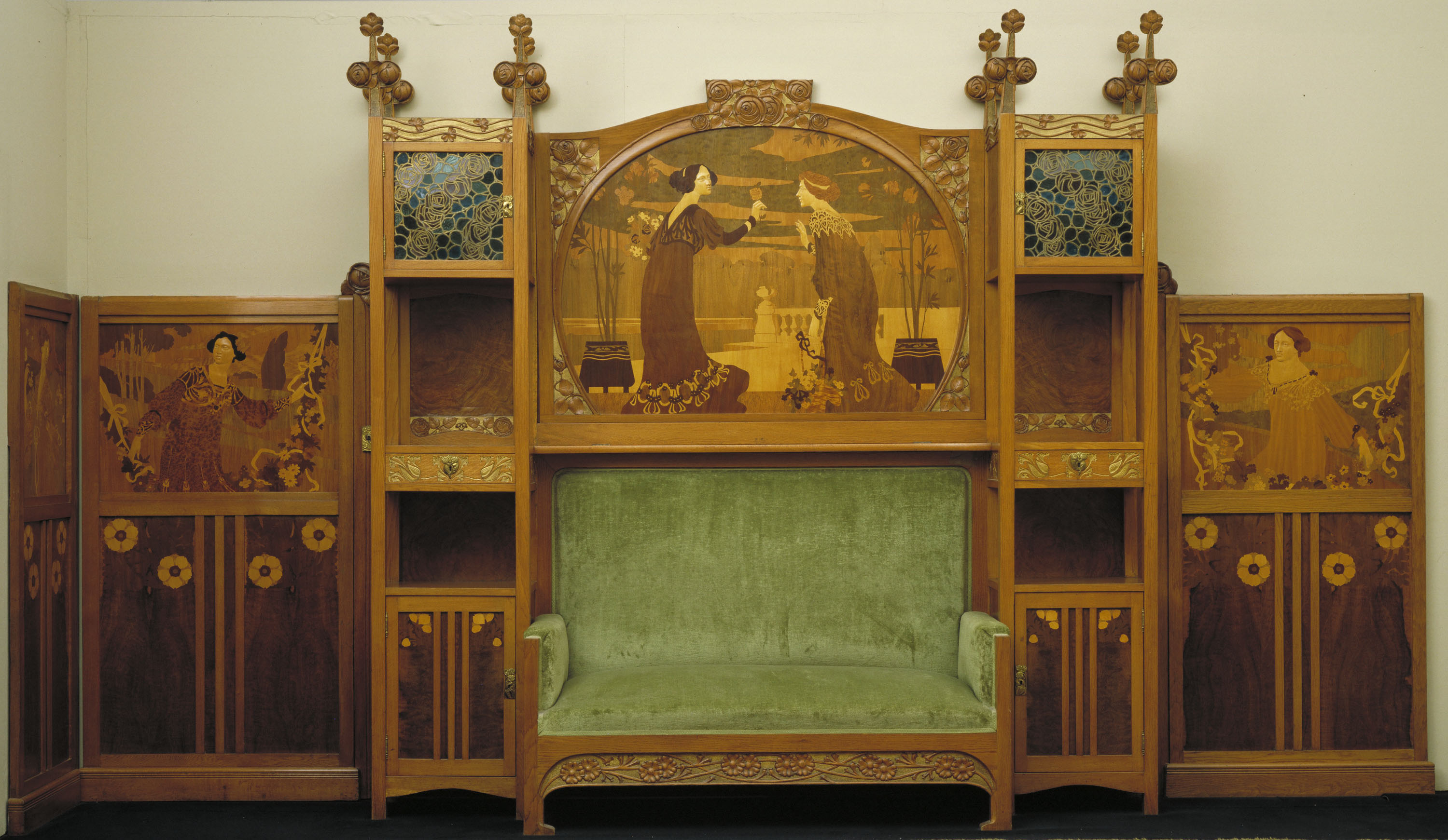 image for: Gaspar Homar - Sofà amb vitrines laterals i plafó de marqueteria - Cap a 1905