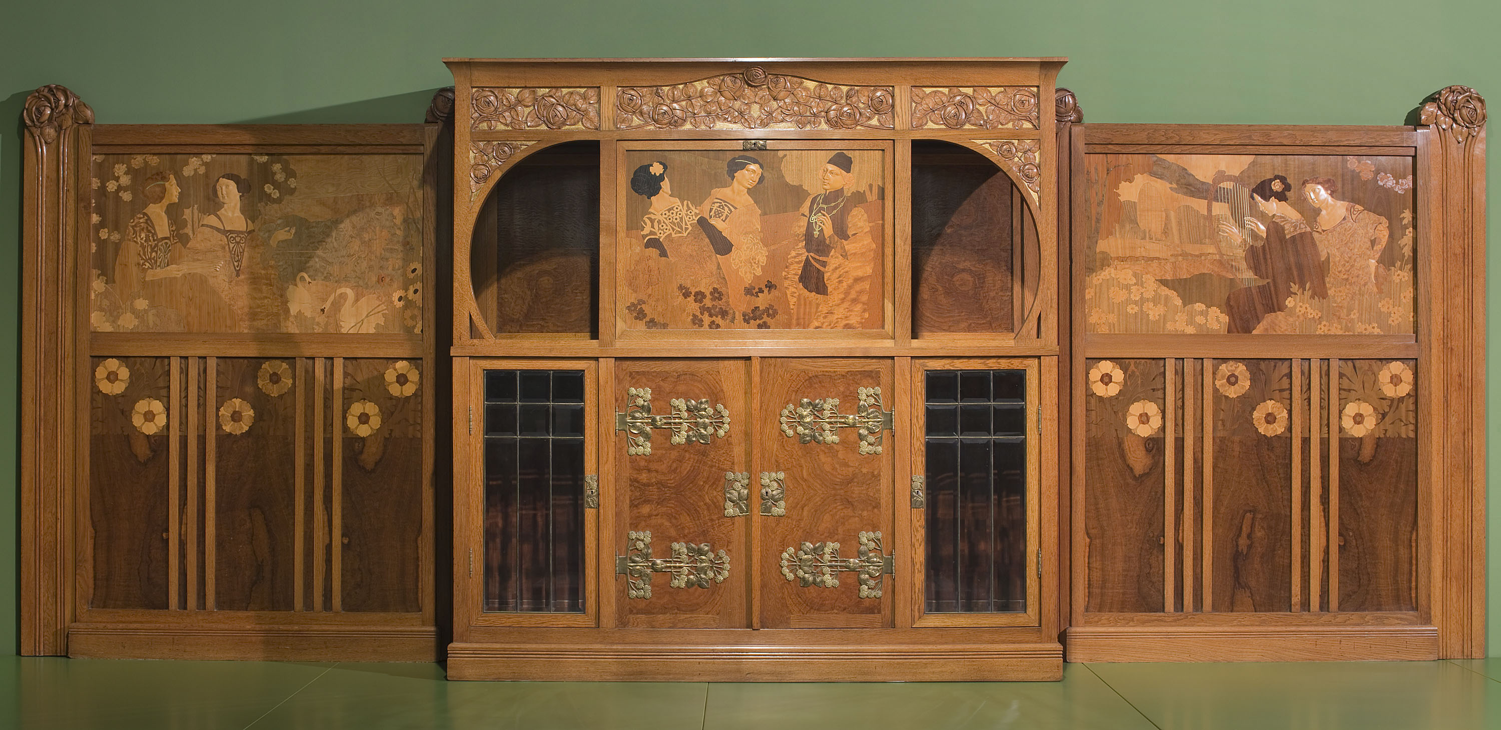 image for: Gaspar Homar - Armari amb plafó de marqueteria - Cap a 1905