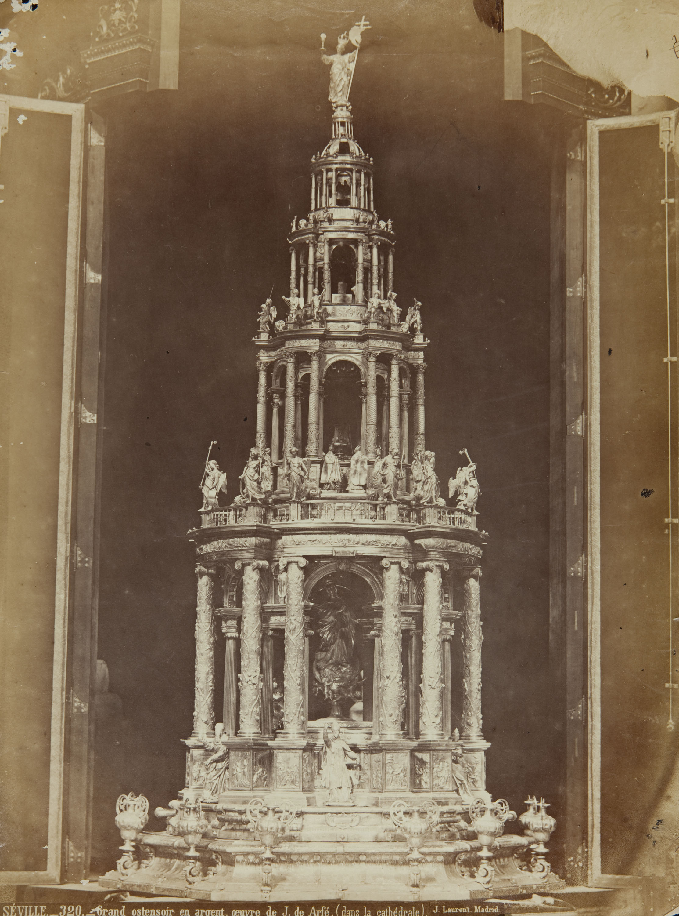image for: Jean Laurent - Séville. Grand ostensoir en argent, oeuvre de J. de Arfé, (dans la cathédrale) - Cap a 1865
