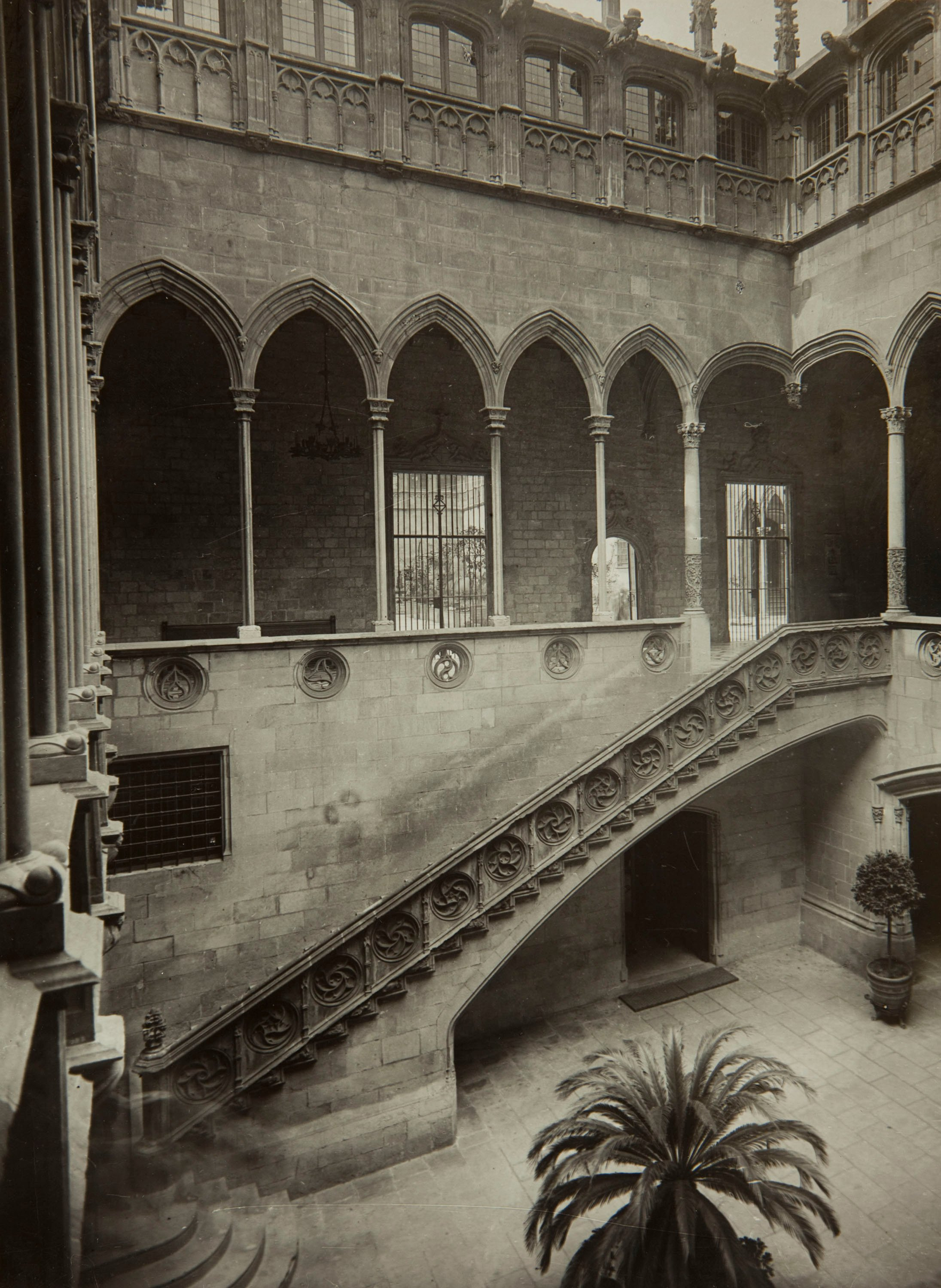 image for: Gabriel Casas Galobardes - [Pati gòtic de la Generalitat] - Entre 1929-1935