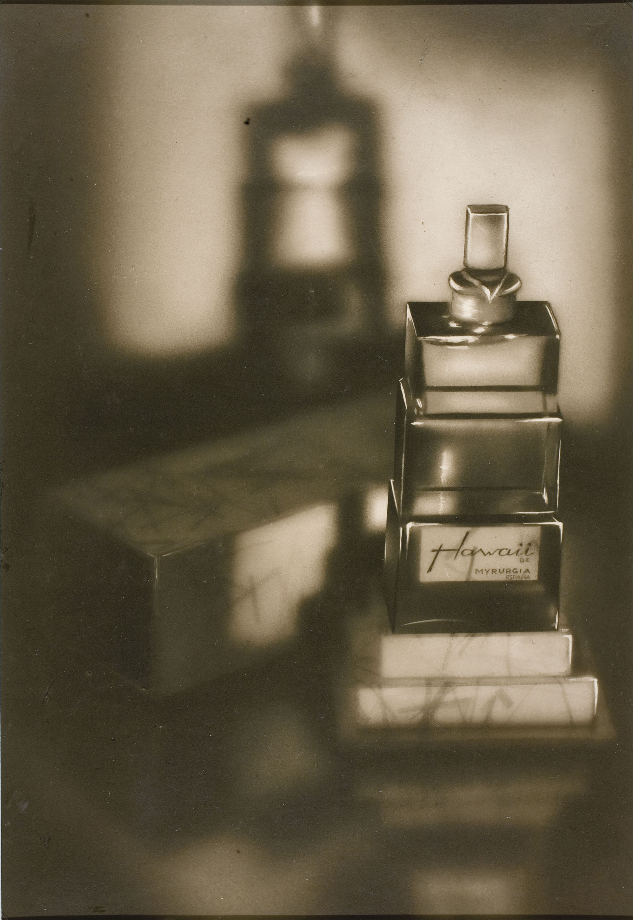 image for: Pere Català Pic - Fotografia publicitària per a Myrurgia. Extracte «Hawaii» - Entre 1933-1936