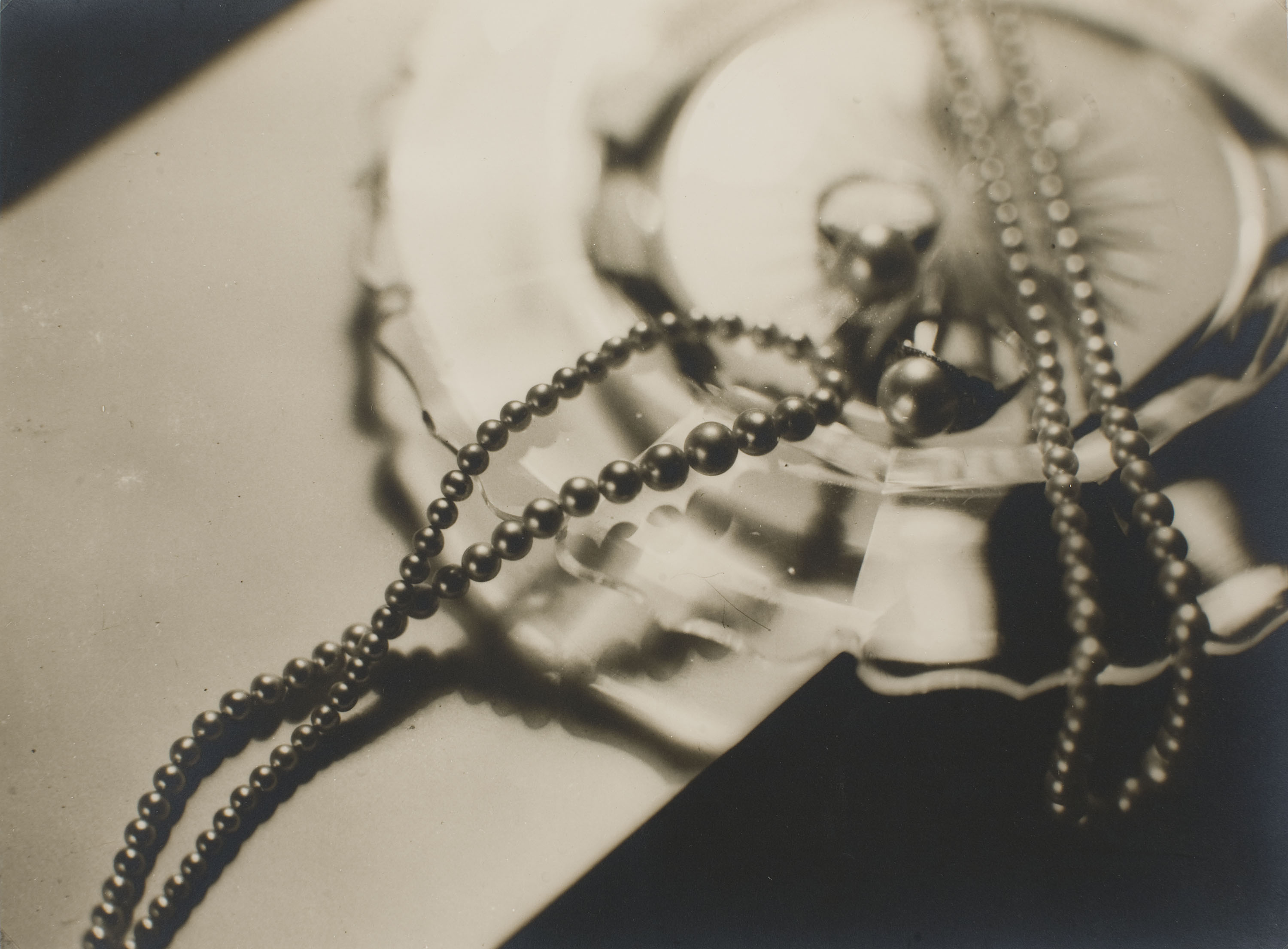 image for: Josep Sala Campàs - Fotografia publicitària per a Joieria Roca - 1930-1939
