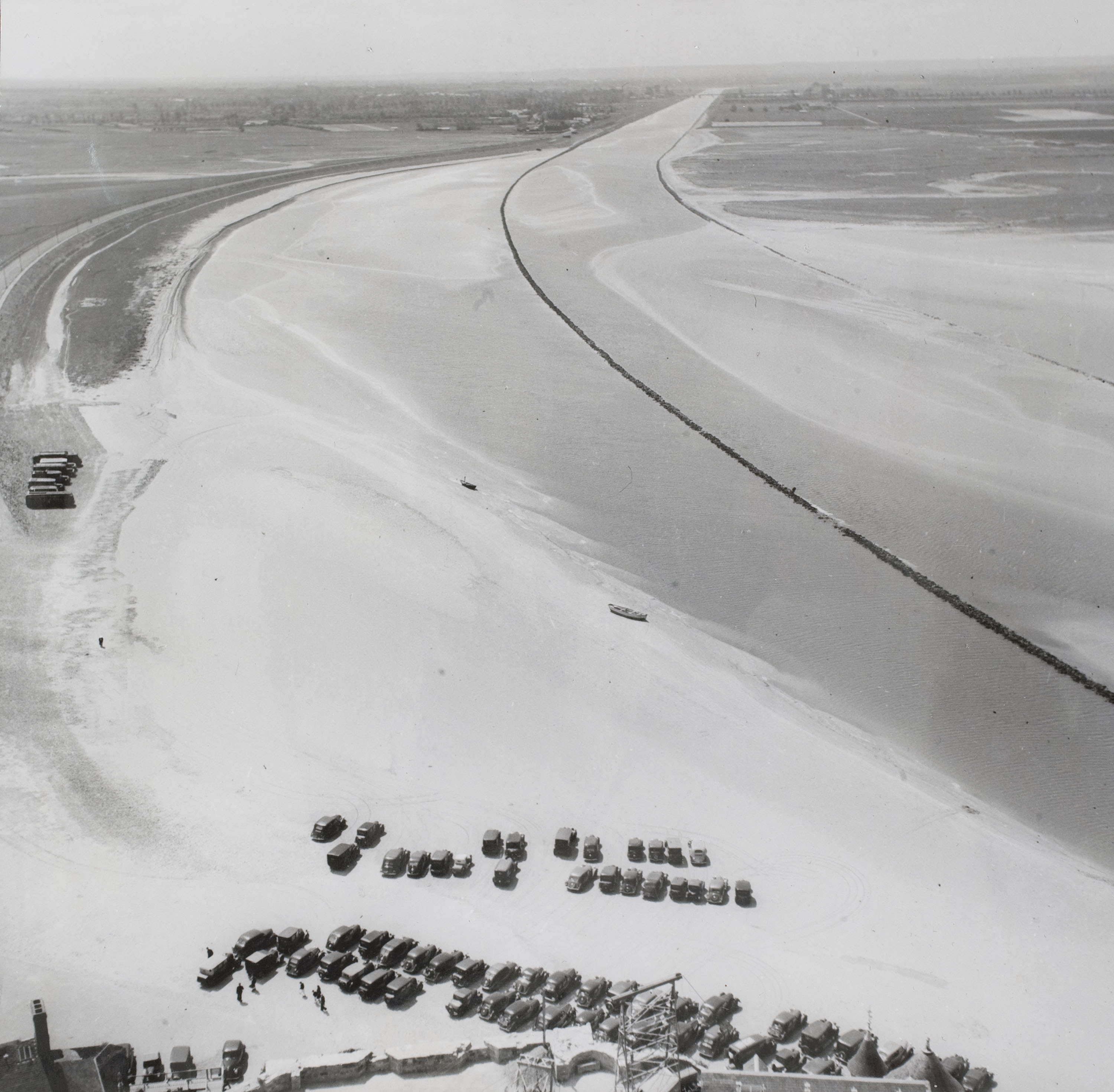 image for: Joaquim Gomis - Marea baixa al Mont St. Michel - 1936