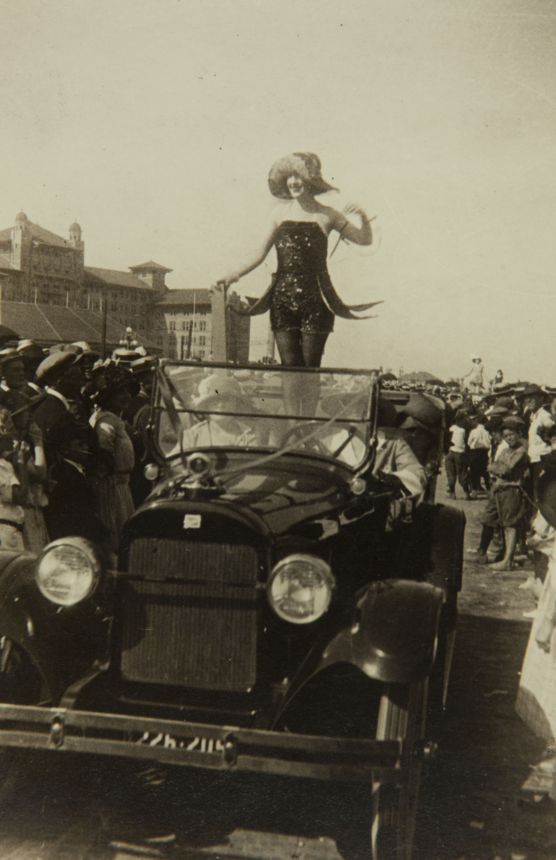 image for: Joaquim Gomis - Concurs de bellesa - 1923