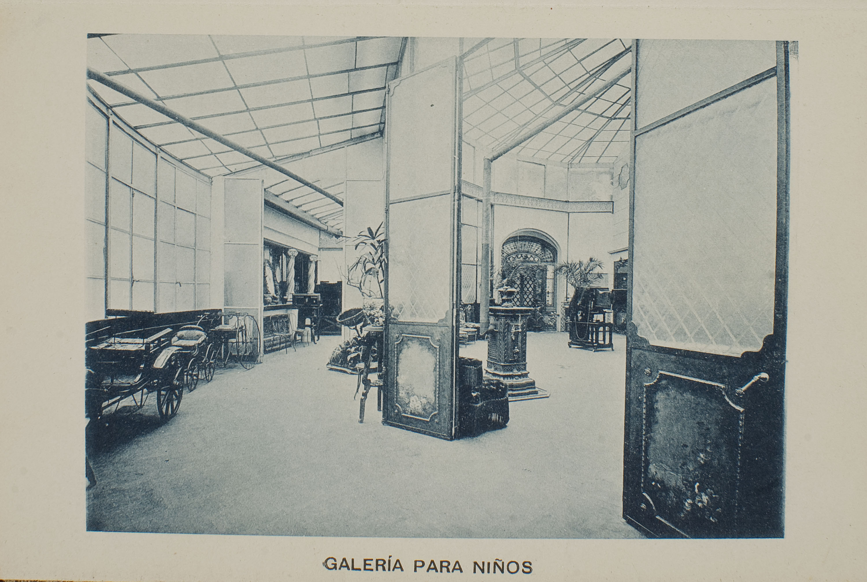 image for: Napoleón. Establecimiento de daguerrotipo y fotografía. Barcelona - Estudi Fotogràfic Napoleón. Galeria per a nens - 1895