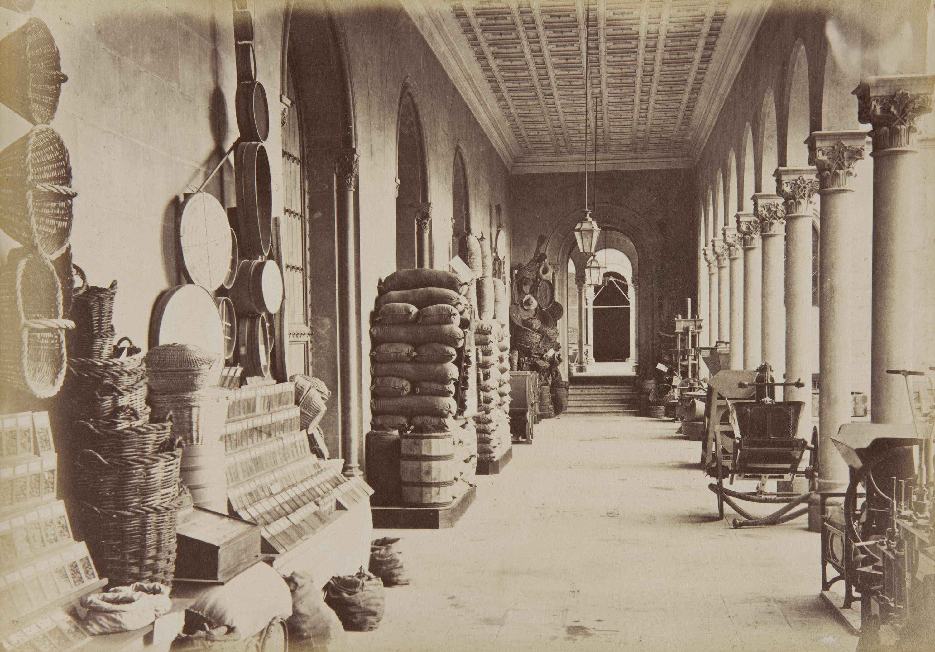 image for: Joan Martí  - Galería baja central [de la Universitat de Barcelona] - 1877