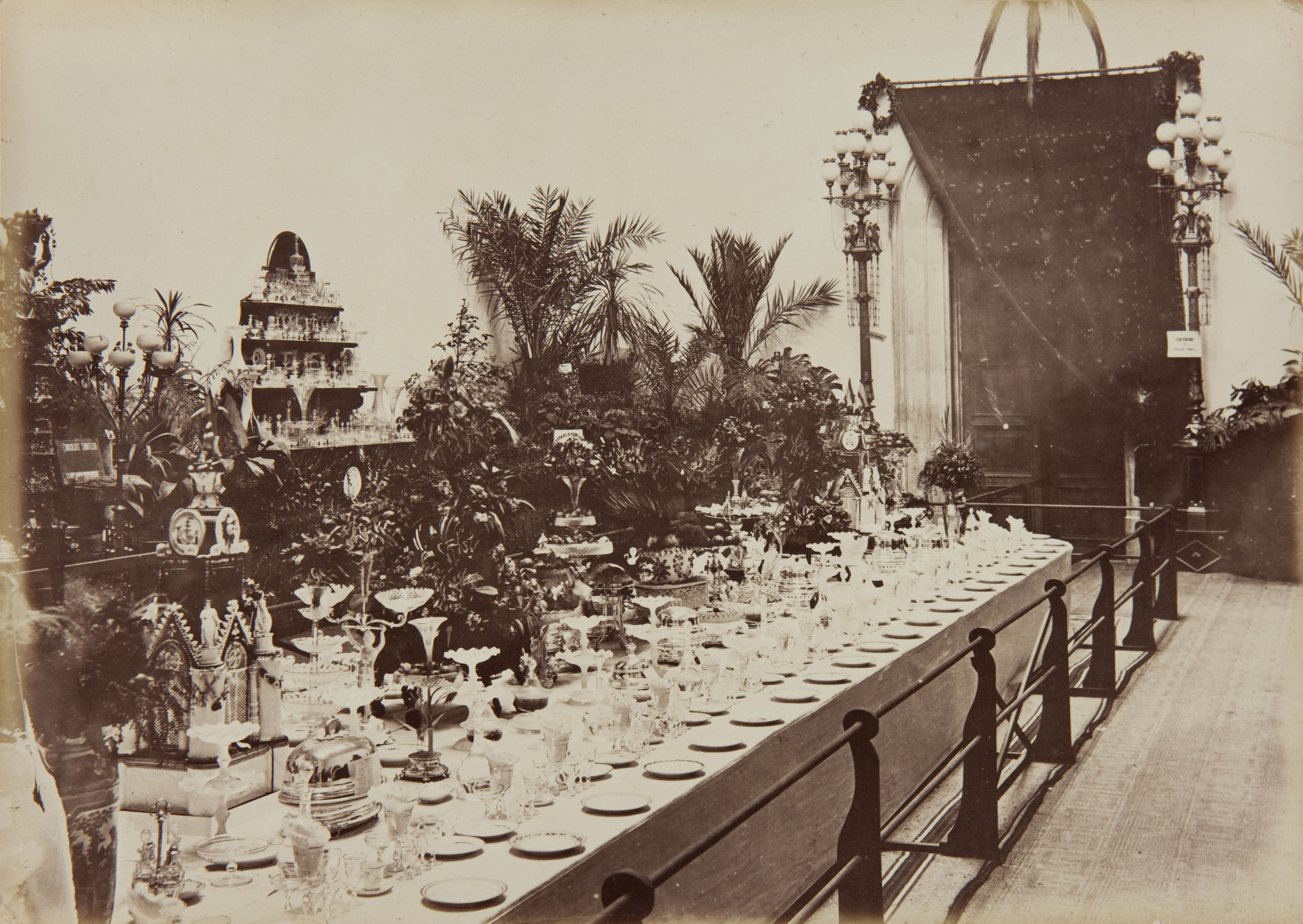 image for: Joan Martí  - Piso principal[,] parte Oeste, Sala nº 1. Comedor de S. M. el Rey desde el extremo posterior[. Universitat de Barcelona] - 1877