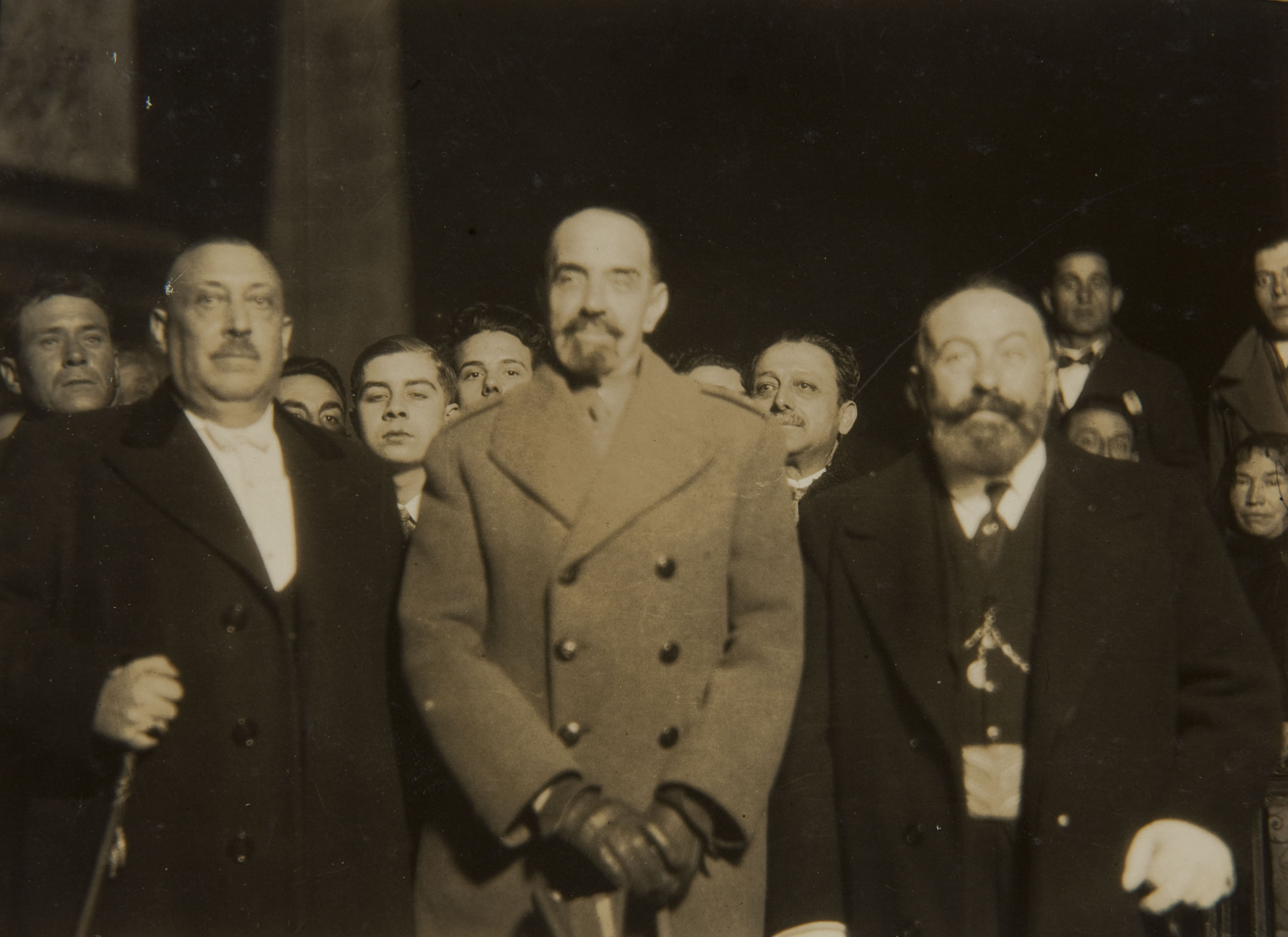 image for: Pere Català Pic - ...éssent presidida pel ministre del Treball i altres digníssimes autoritats. L&#039;àliga, representativa de la monstruositat i feresa, acata i custodia a la Verge - 1931