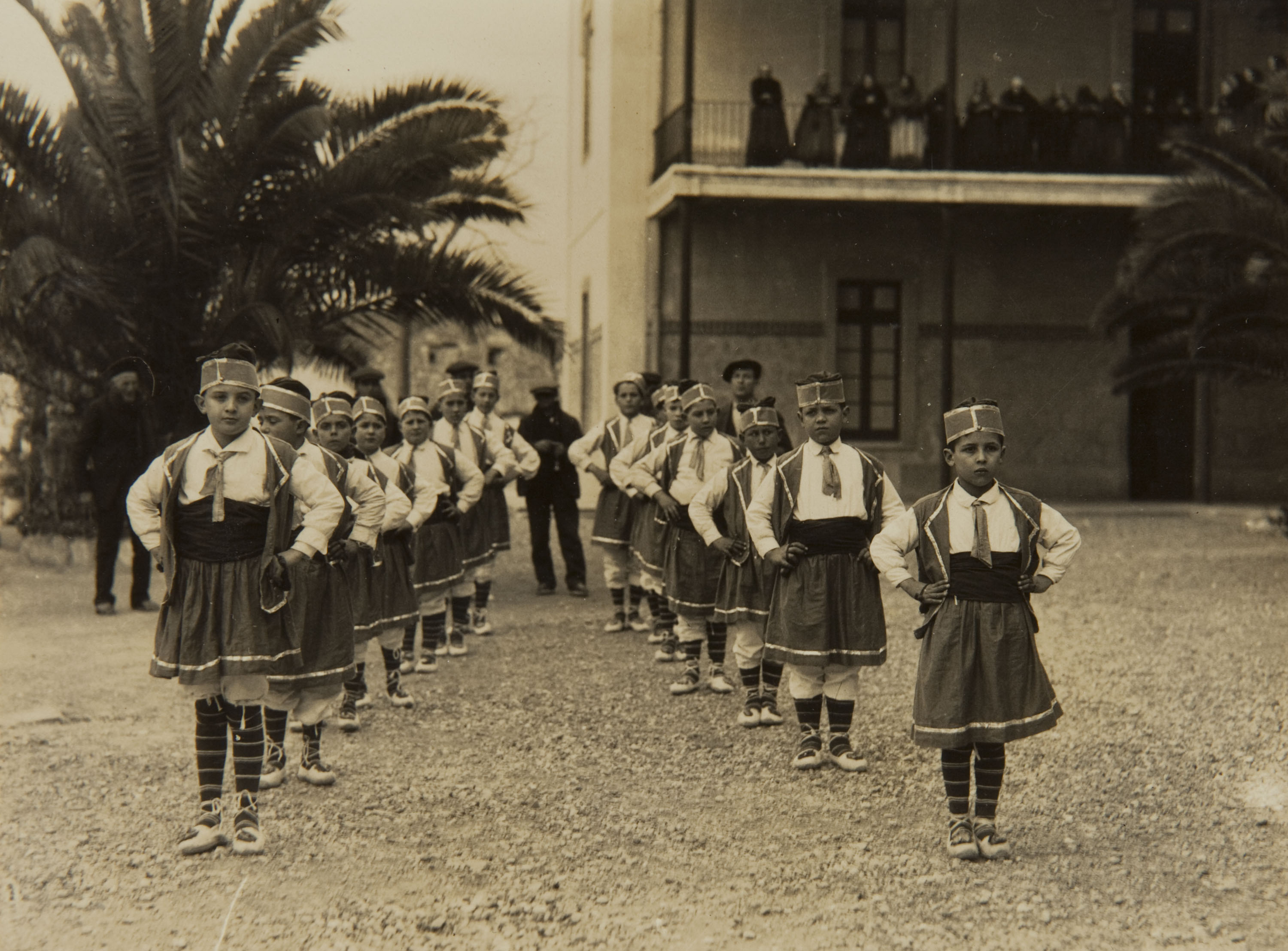 image for: Pere Català Pic - Ball de la Primera. Dansa de gràcia infantil - 1931