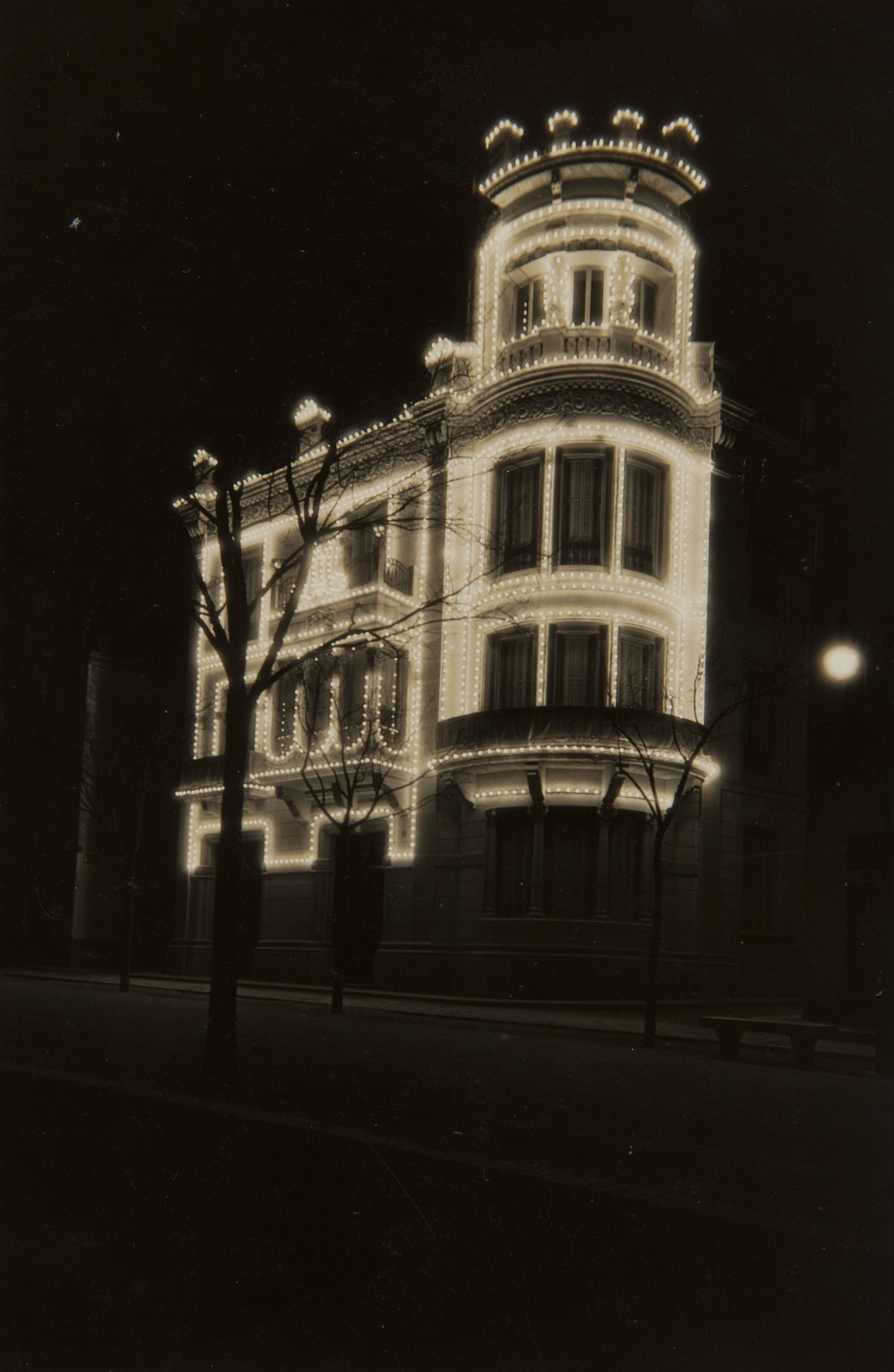 image for: Pere Català Pic - Il·luminacions públiques. Bon gust, fantasia, enlluernament... - 1931