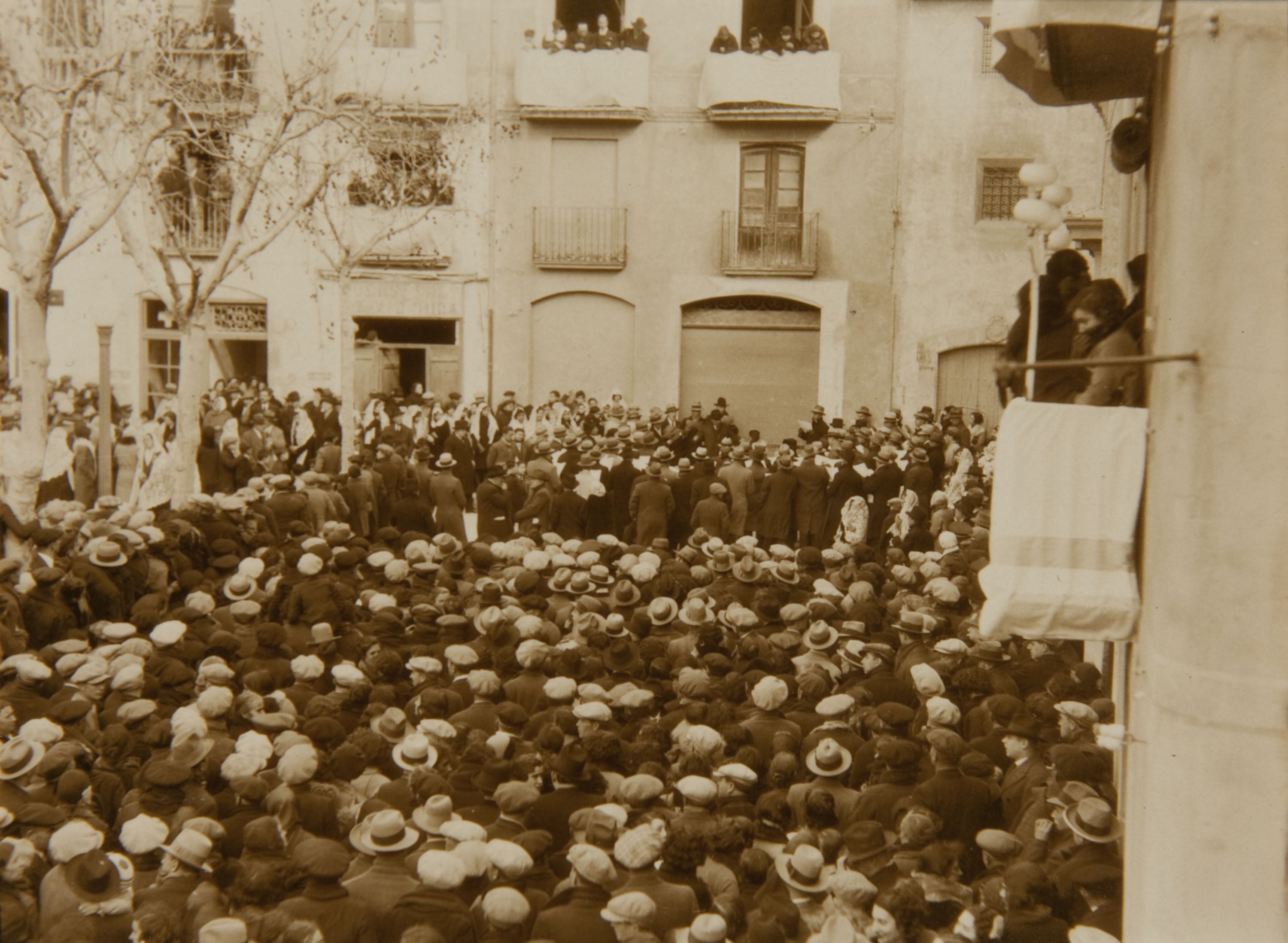image for: Pere Català Pic - L&#039;Institut de Rítmica i Plàstica, la Banda Municipal, i l&#039;Orfeó Català donaren a les nostres festes la seva nota de bon gust - 1931