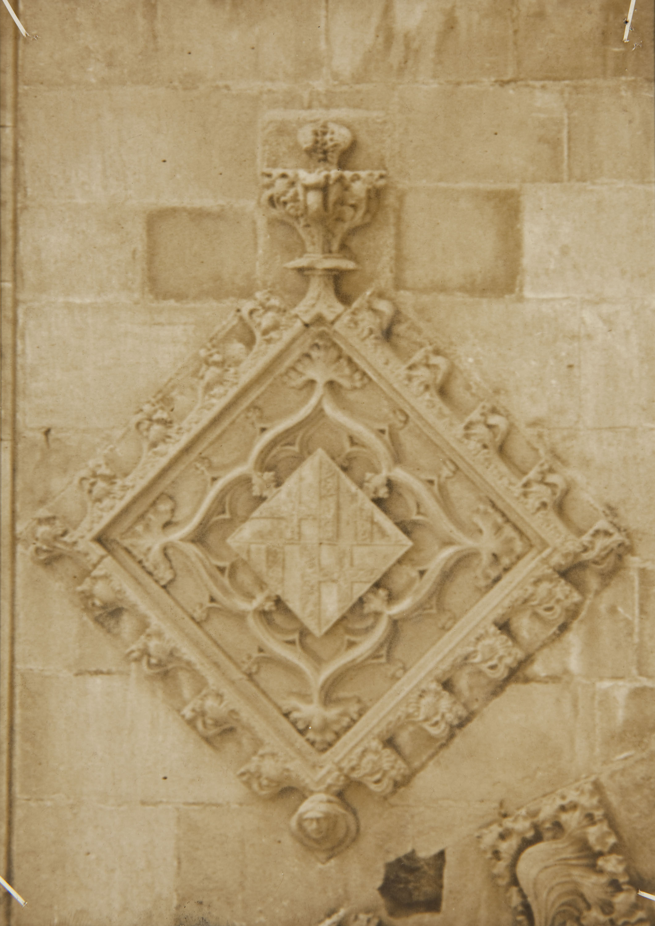 image for: Adolf Mas  - Sense títol [Escut de Barcelona] - Anterior a 1911
