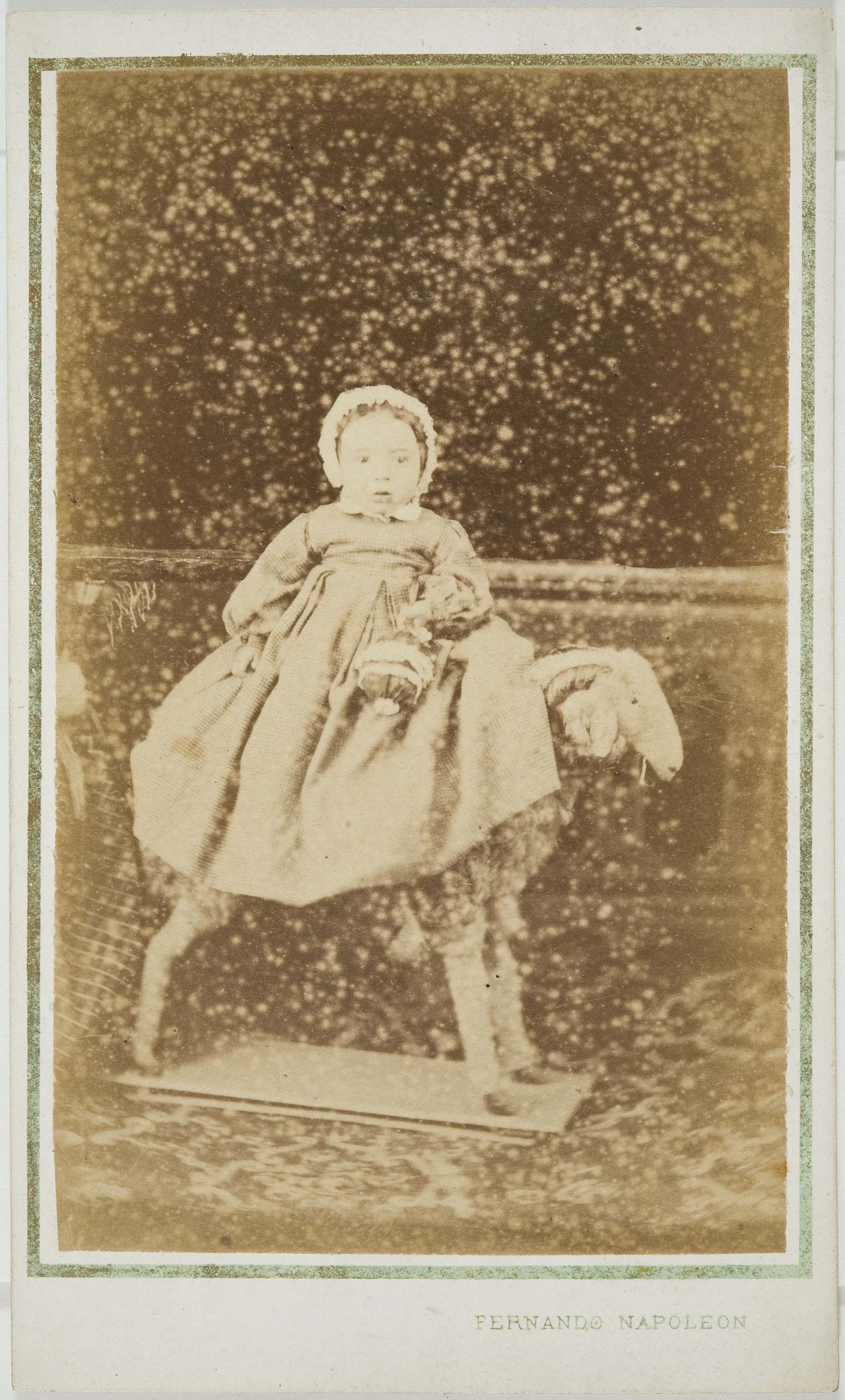 image for: Napoleón. Establecimiento de daguerrotipo y fotografía. Barcelona - Retrat de nen petit - Cap a 1860