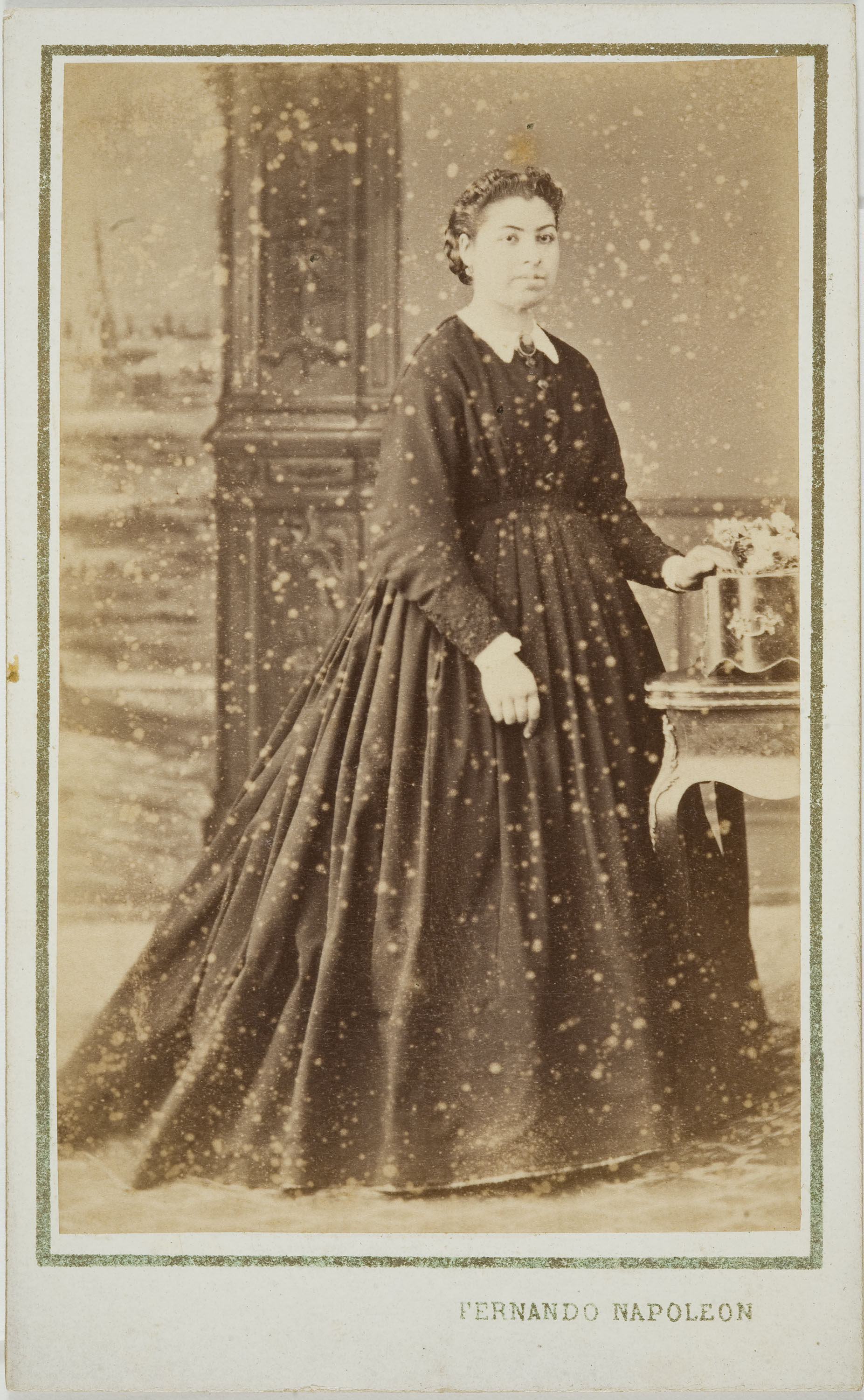 image for: Napoleón. Establecimiento de daguerrotipo y fotografía. Barcelona - Retrat de dona - Cap a 1860