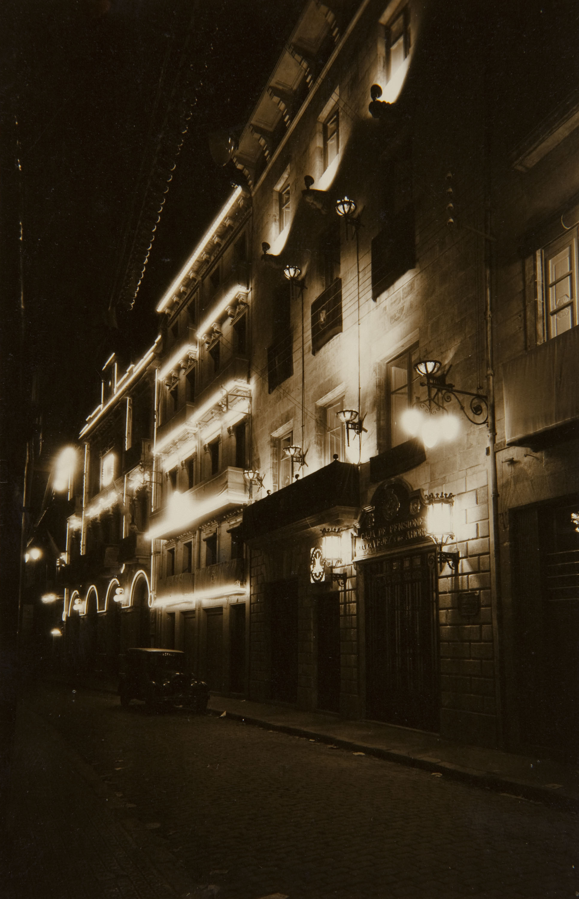 image for: Pere Català Pic - Més il·luminacions. Màgics efectes de llum i color - 1931