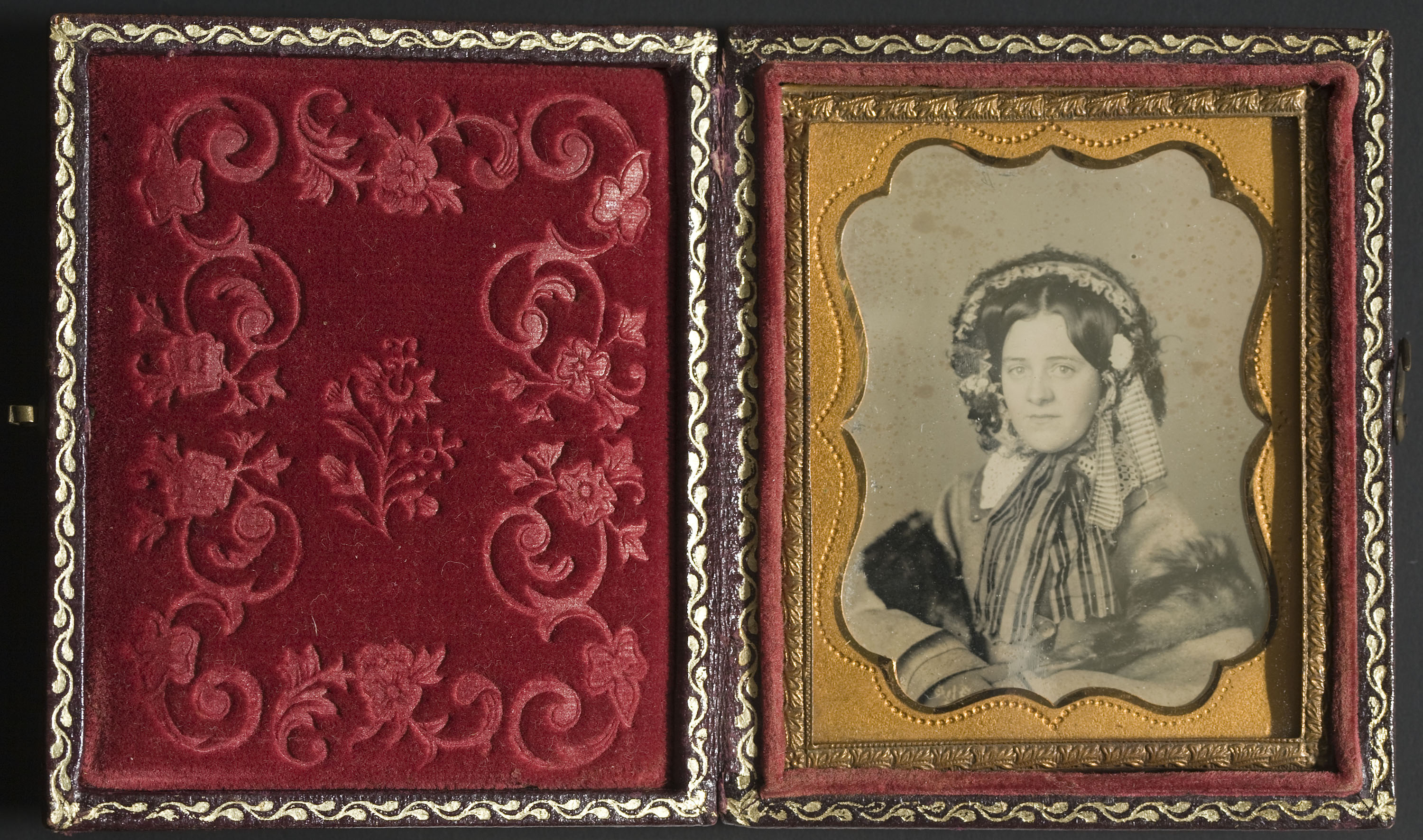 image for: Anònim - Retrat de dona amb barret - Entre 1839-1860