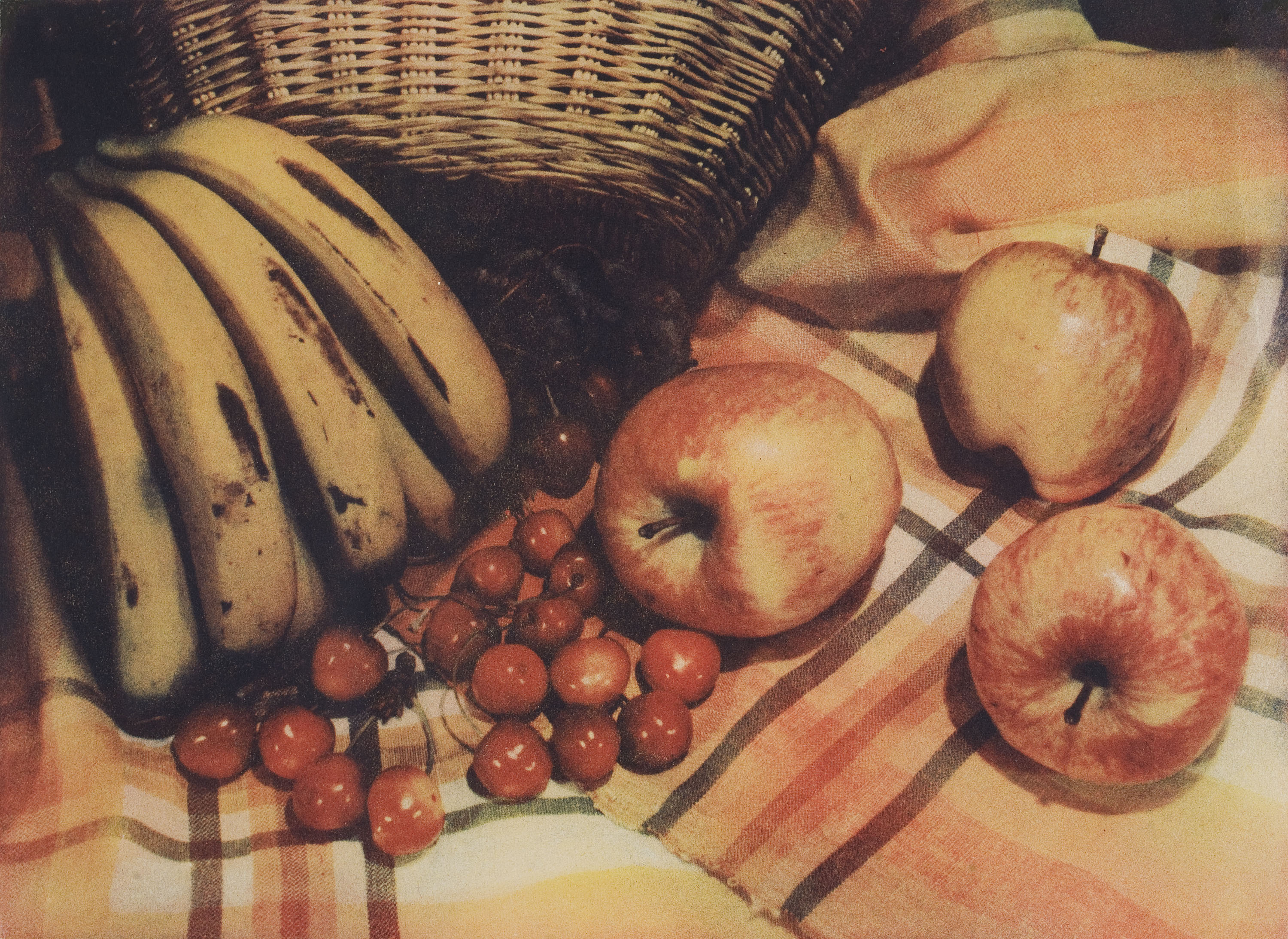 image for: Josep Maria Casals i Ariet - Natura morta amb pomes, cireres i plàtans - 1936