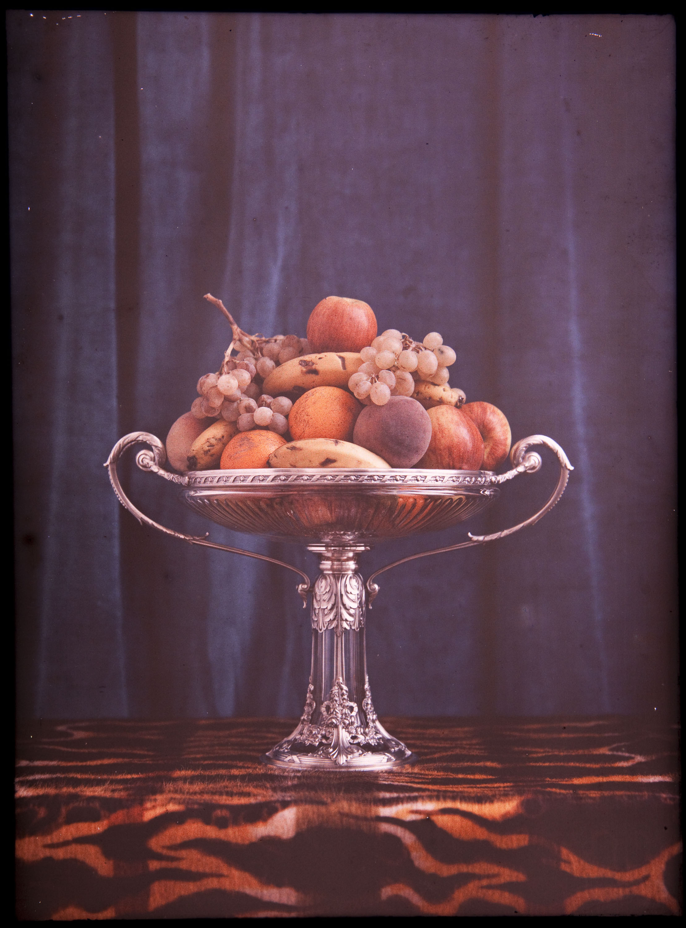 image for: Francesc Carrera Bou - Fruitera amb fruita - Cap a 1926