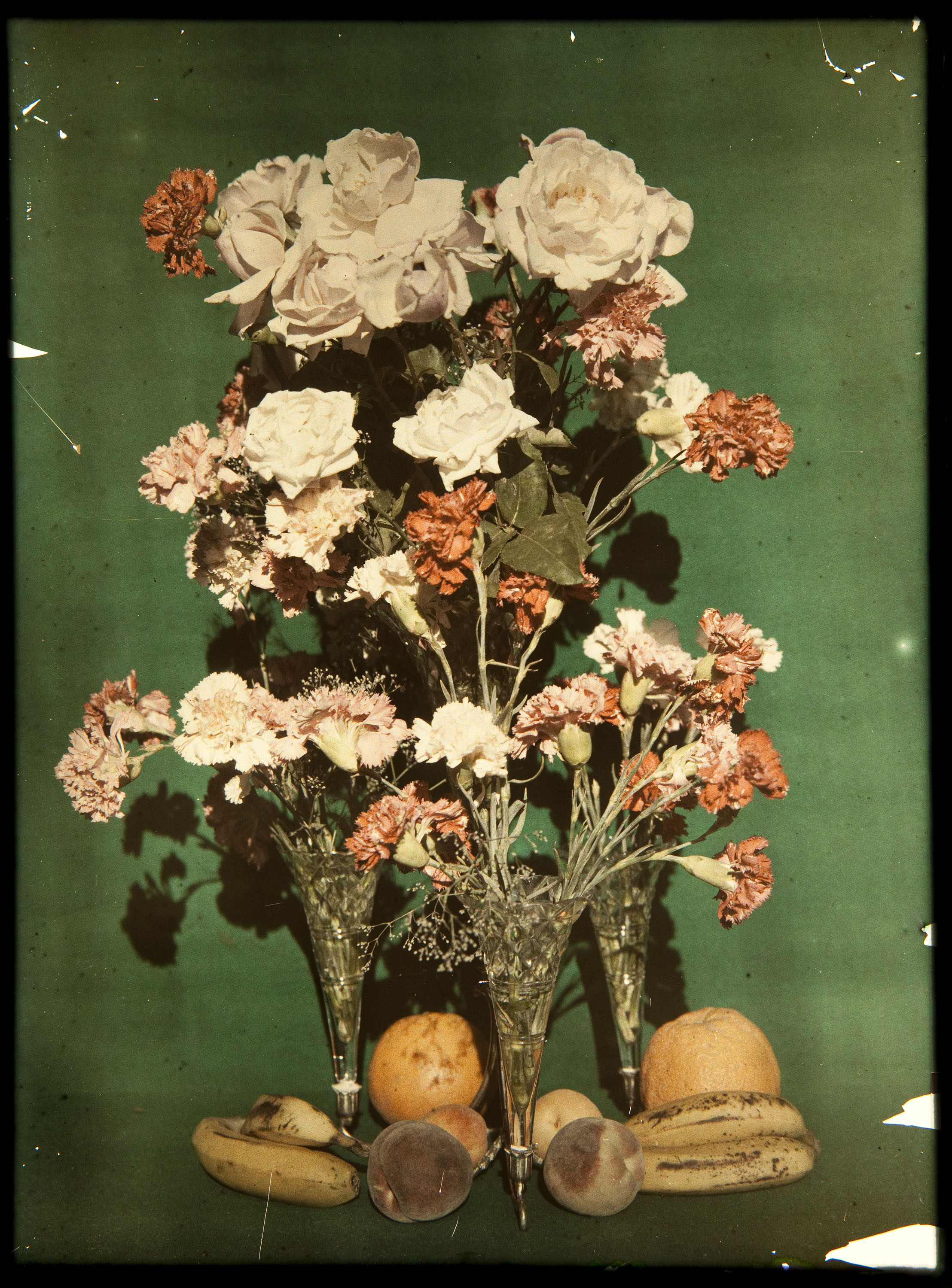 image for: Francesc Carrera Bou - Natura morta amb flors i fruita - Cap a 1922-1926