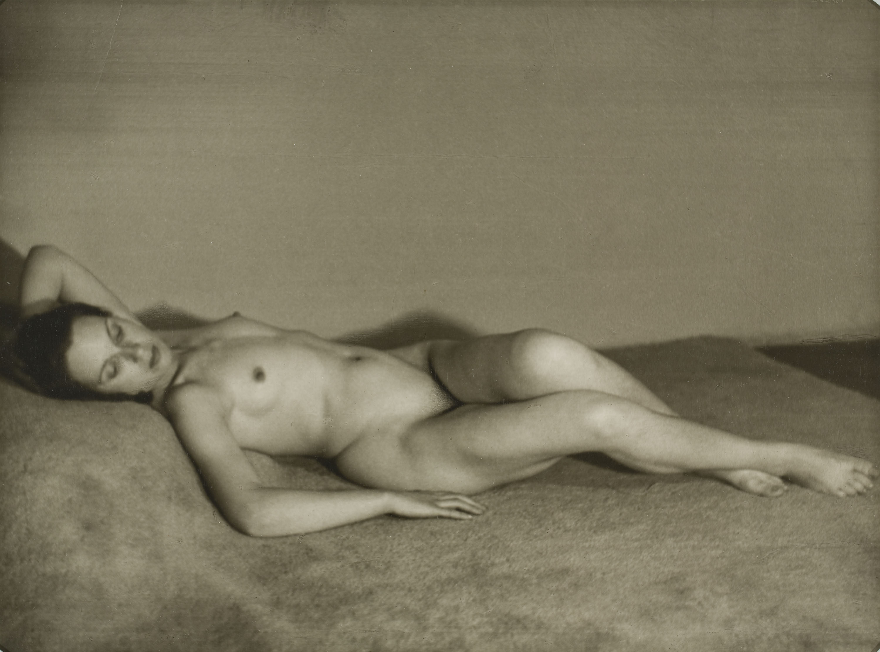 image for: Otho Lloyd - Woman Lying (Dona ajaguda) - Cap a 1946
