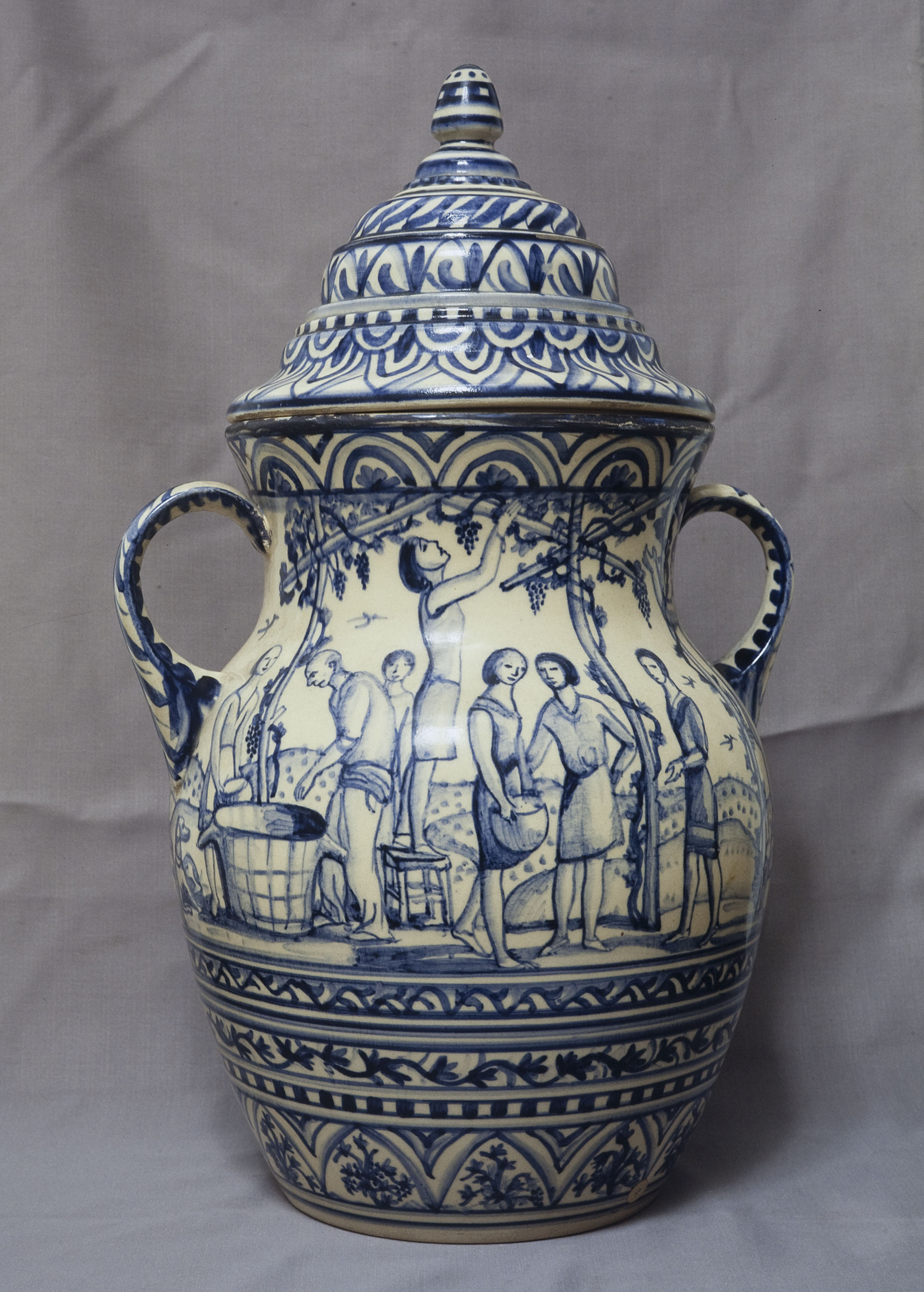 image for: Josep Aragay - Gerro amb escenes de verema - Cap a 1928-1930