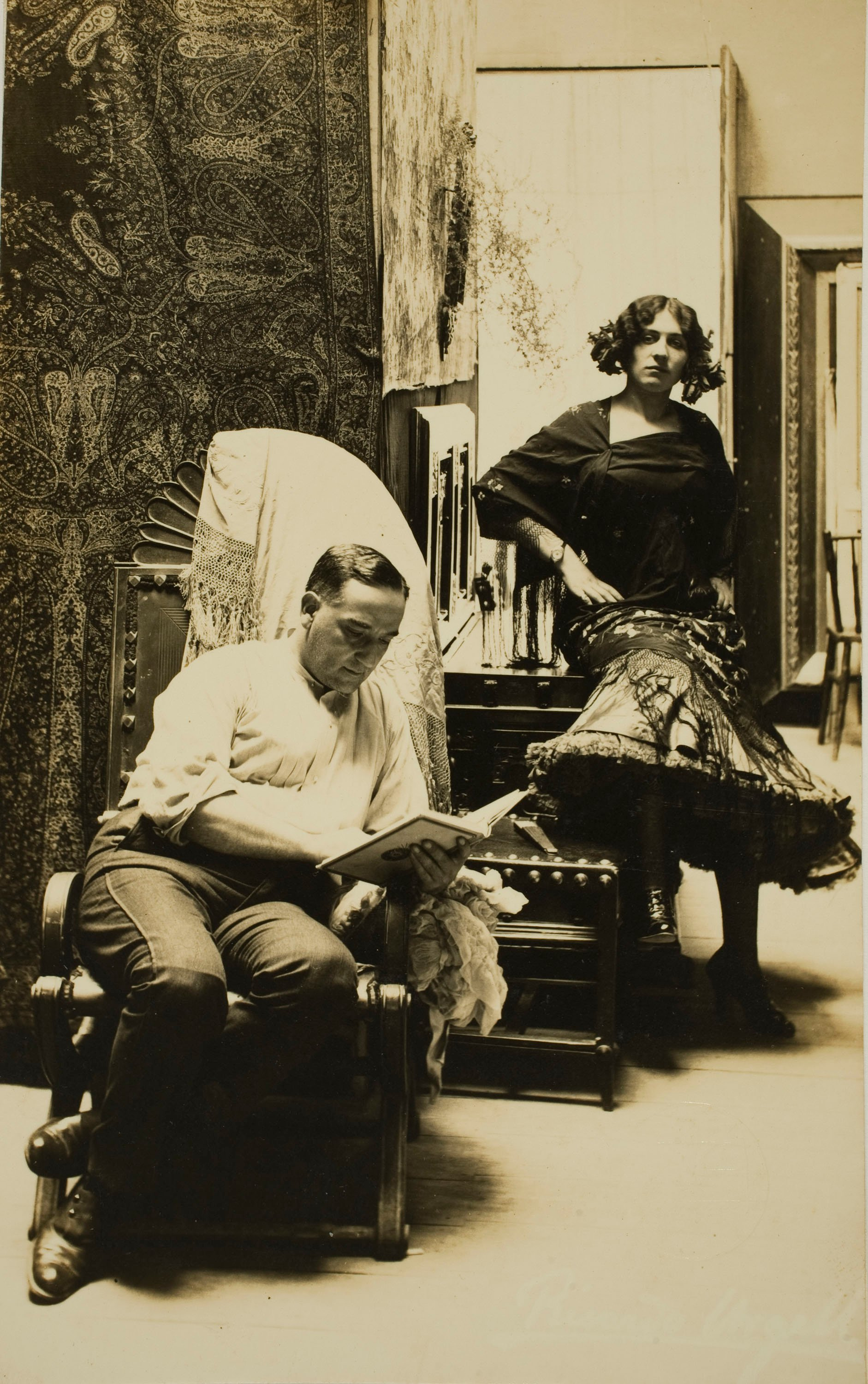 image for: Francesc Serra Dimas - Retrat del pintor Ricard Urgell al seu taller - 1904