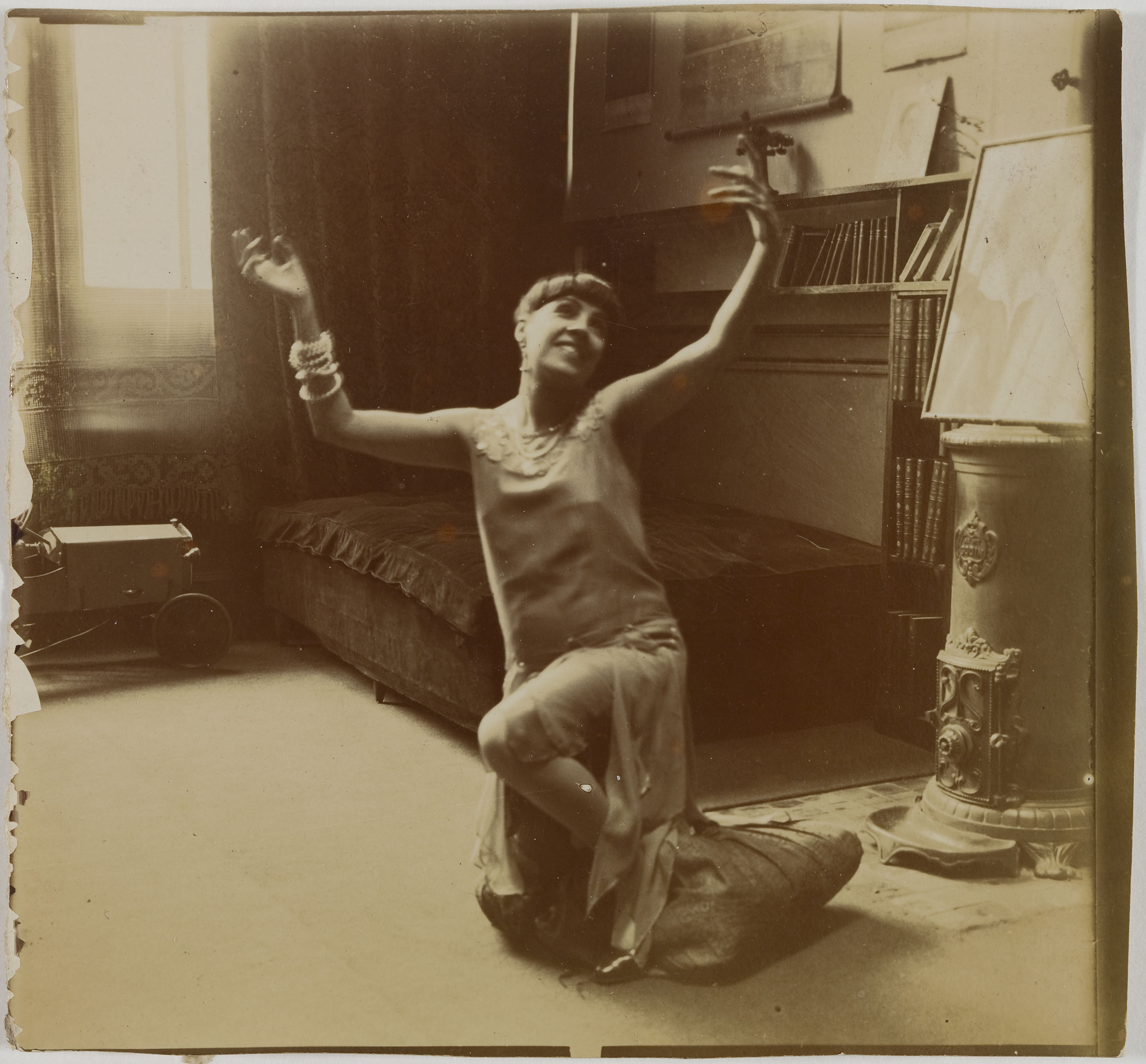 image for: Emili Vilà  - Fotografia model per a cartell - 1921