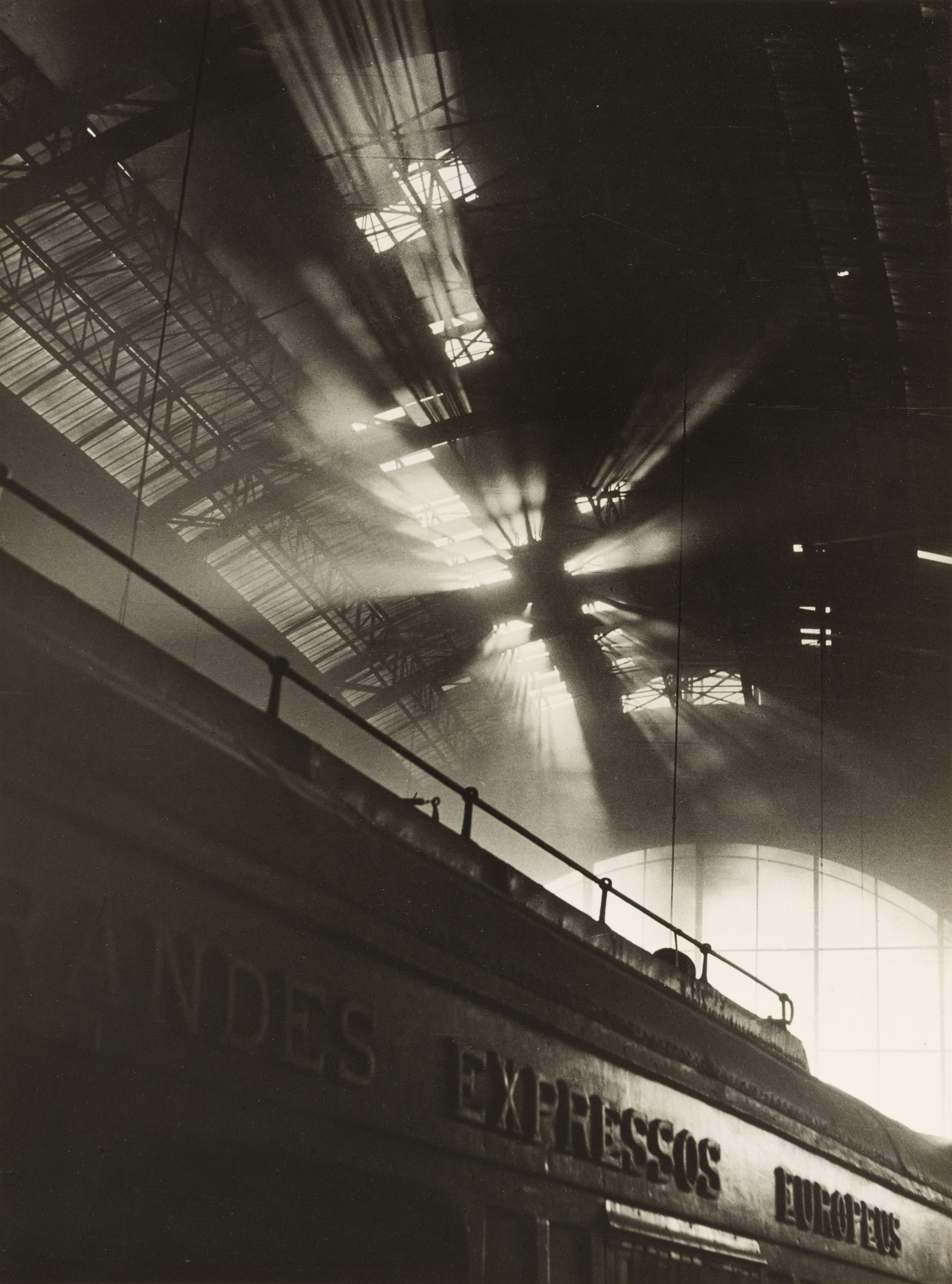 image for: Martí Gasull - Llum filtrada (Estació de França, Barcelona) - Cap a 1948-1950