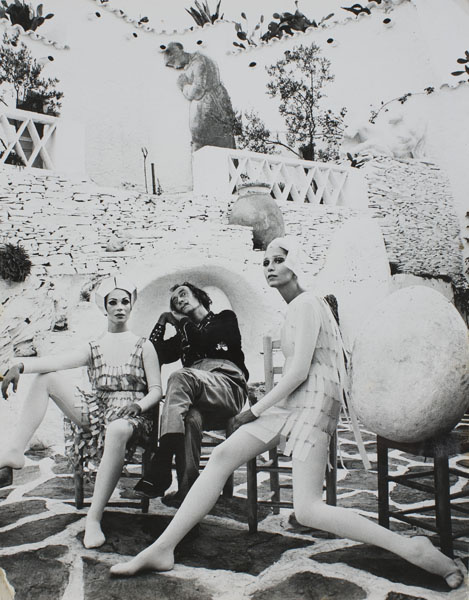 image for: Oriol Maspons - Dalí aux anges habillés par Paco Rabanne - 1966