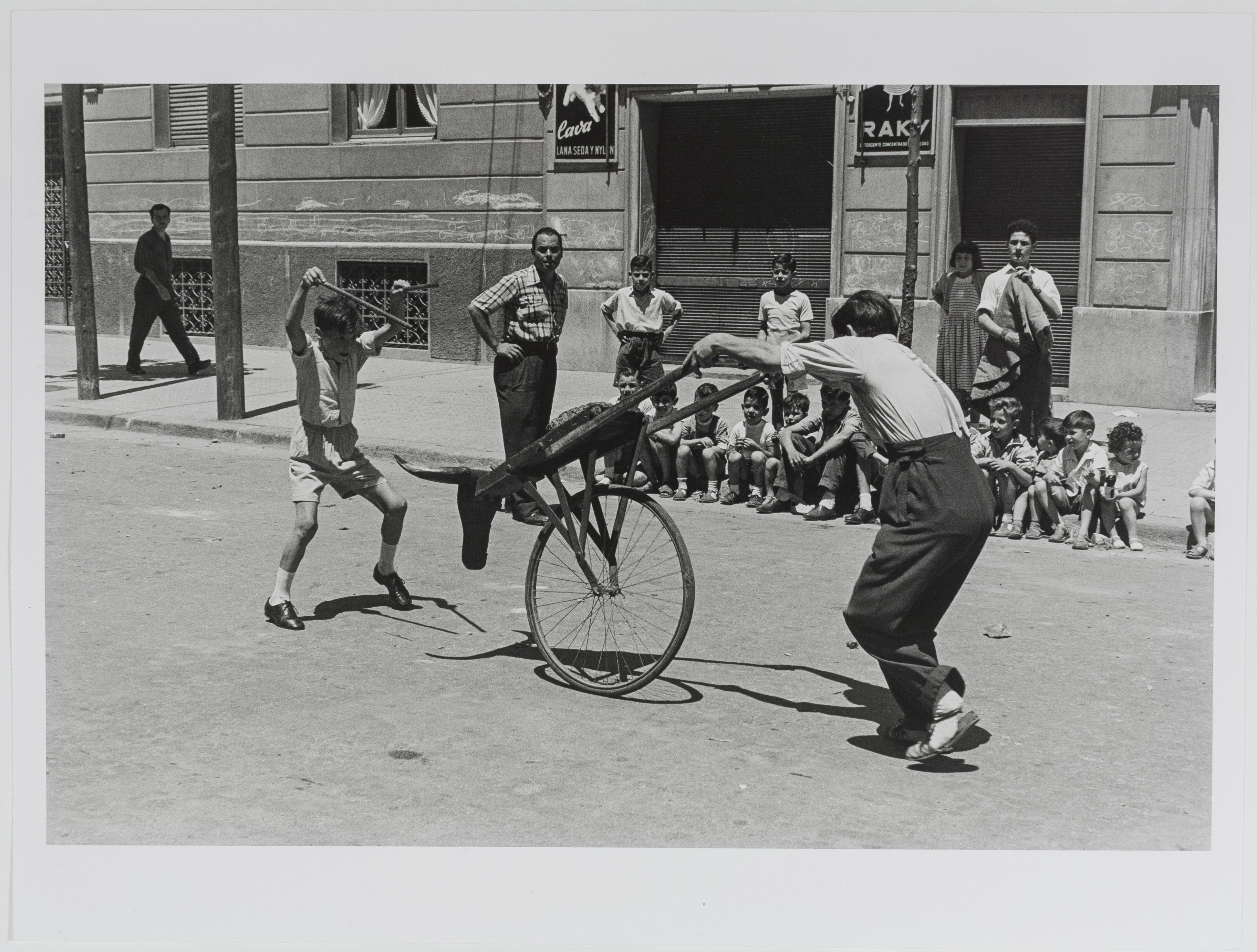 image for: Oriol Maspons - Fotografia per al llibre «Toreo de salón. Farsa con acompañamiento de clamor y murga», de Camilo José Cela - 1962 (tiratge posterior)