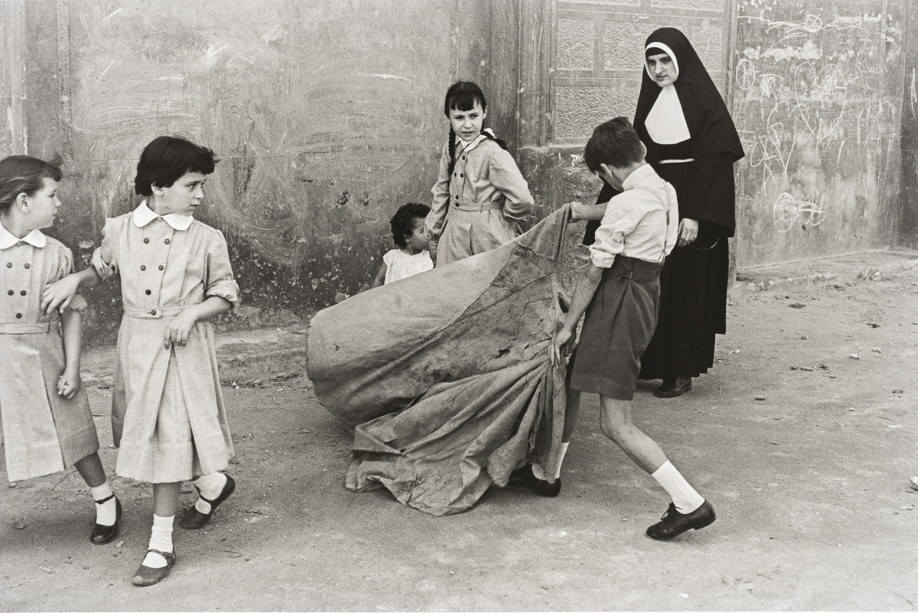 image for: Oriol Maspons - Fotografia per al llibre «Toreo de salón. Farsa con acompañamiento de clamor y murga», de Camilo José Cela - 1962 (tiratge posterior)