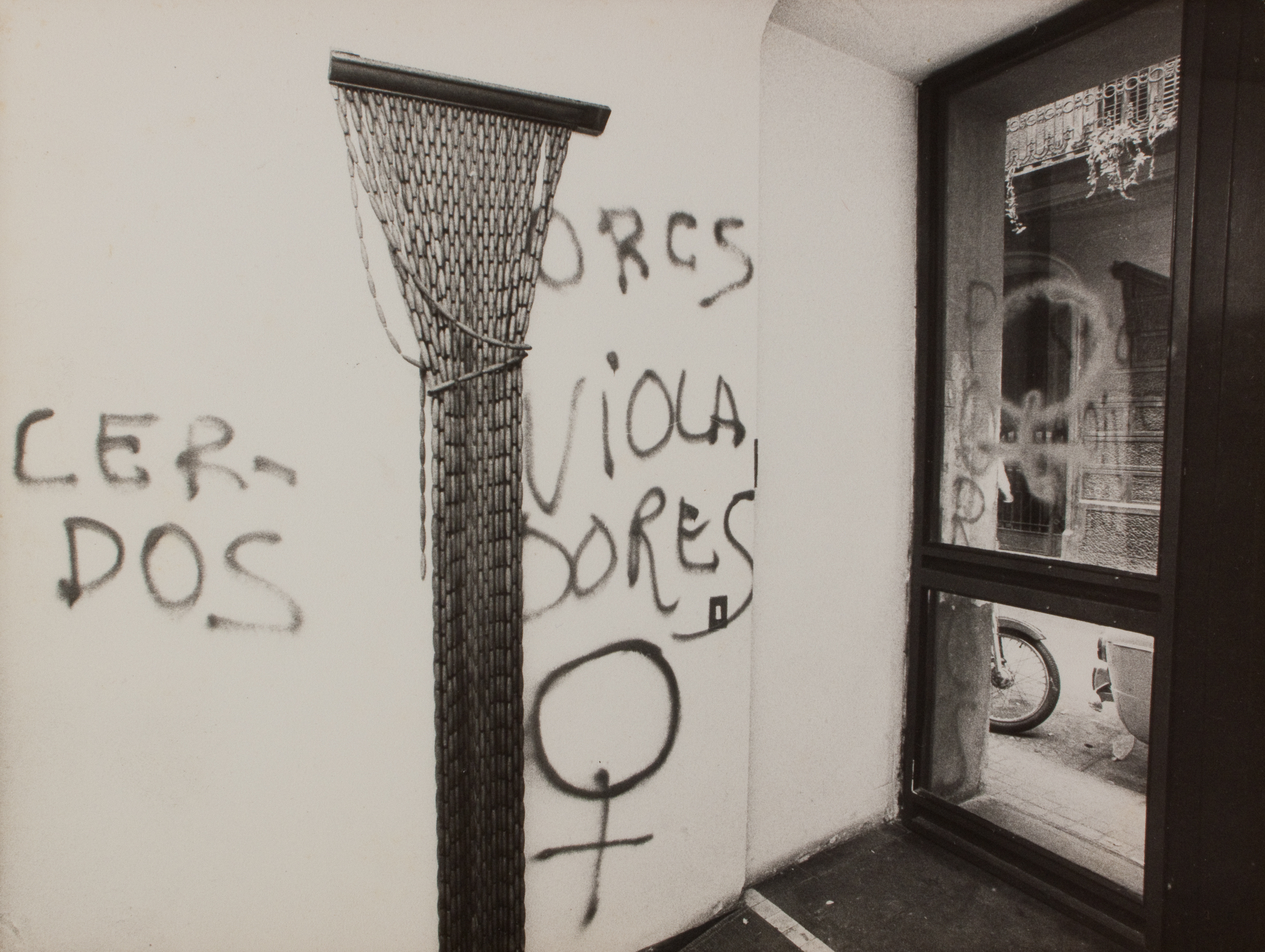 image for: Oriol Maspons - Manifestaciones feministas - 1977