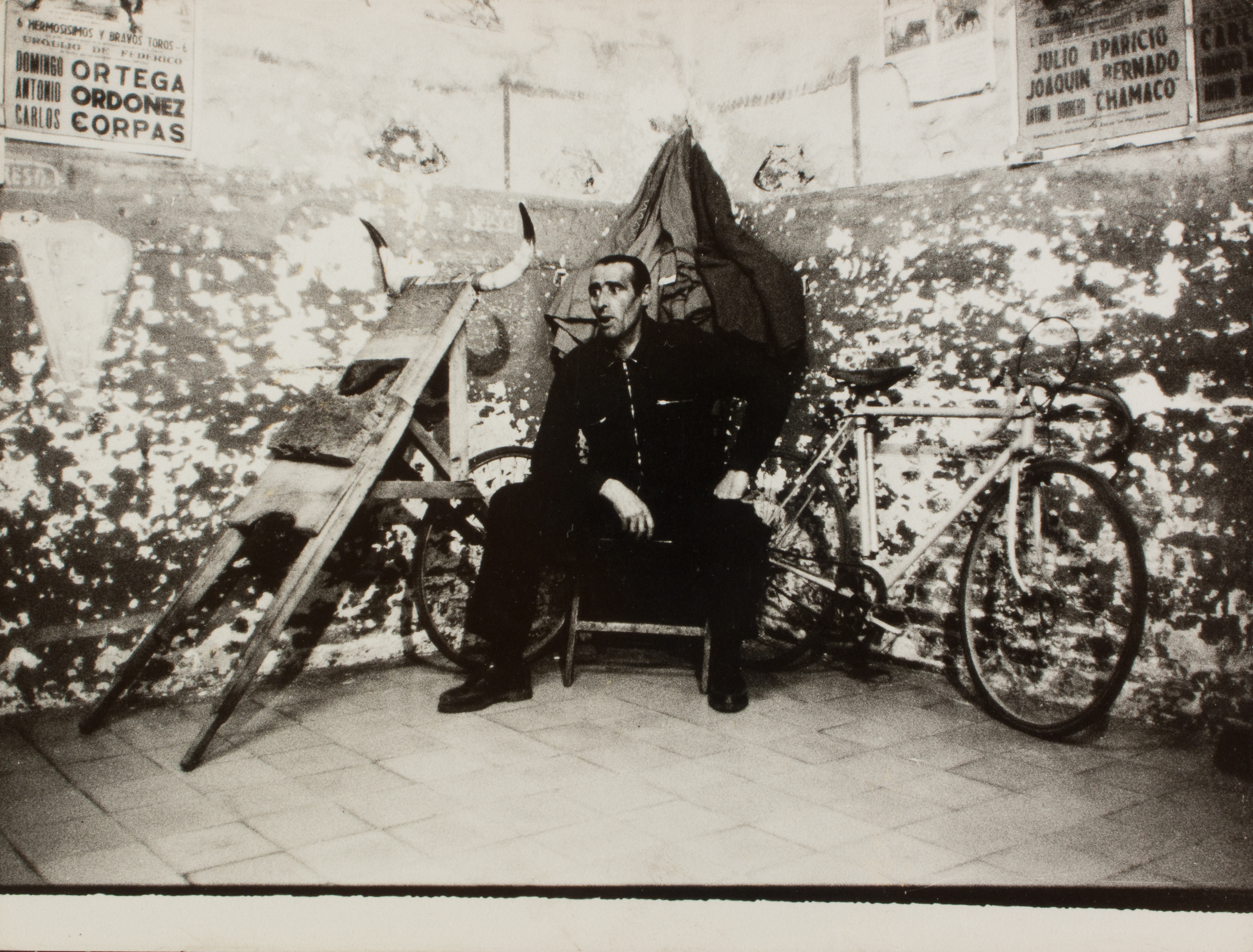 image for: Oriol Maspons - Fotografia per al llibre «Toreo de salón. Farsa con acompañamiento de clamor y murga», de Camilo José Cela - Cap a 1958-1962