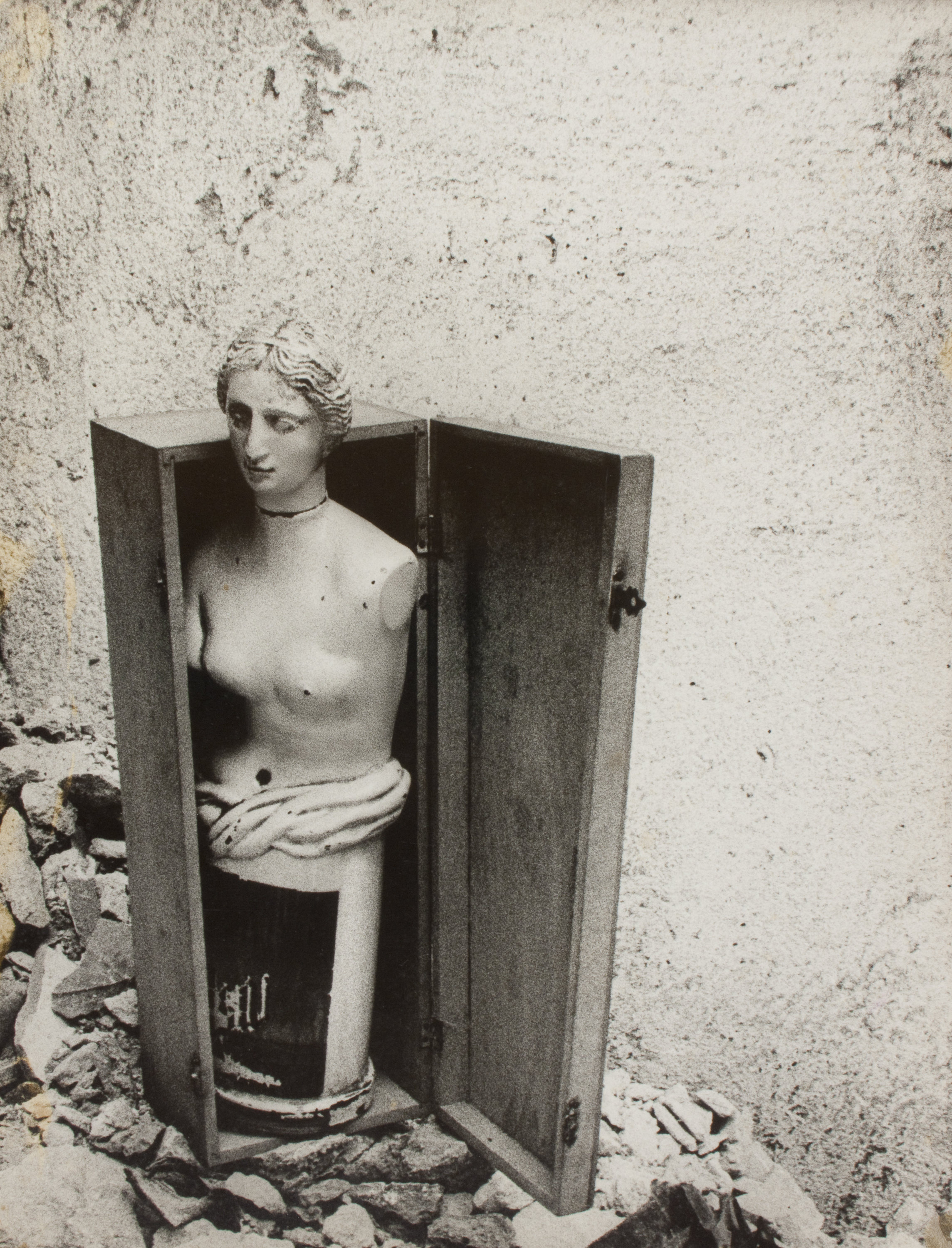 image for: Oriol Maspons - Venus-botella en apuros - 1965