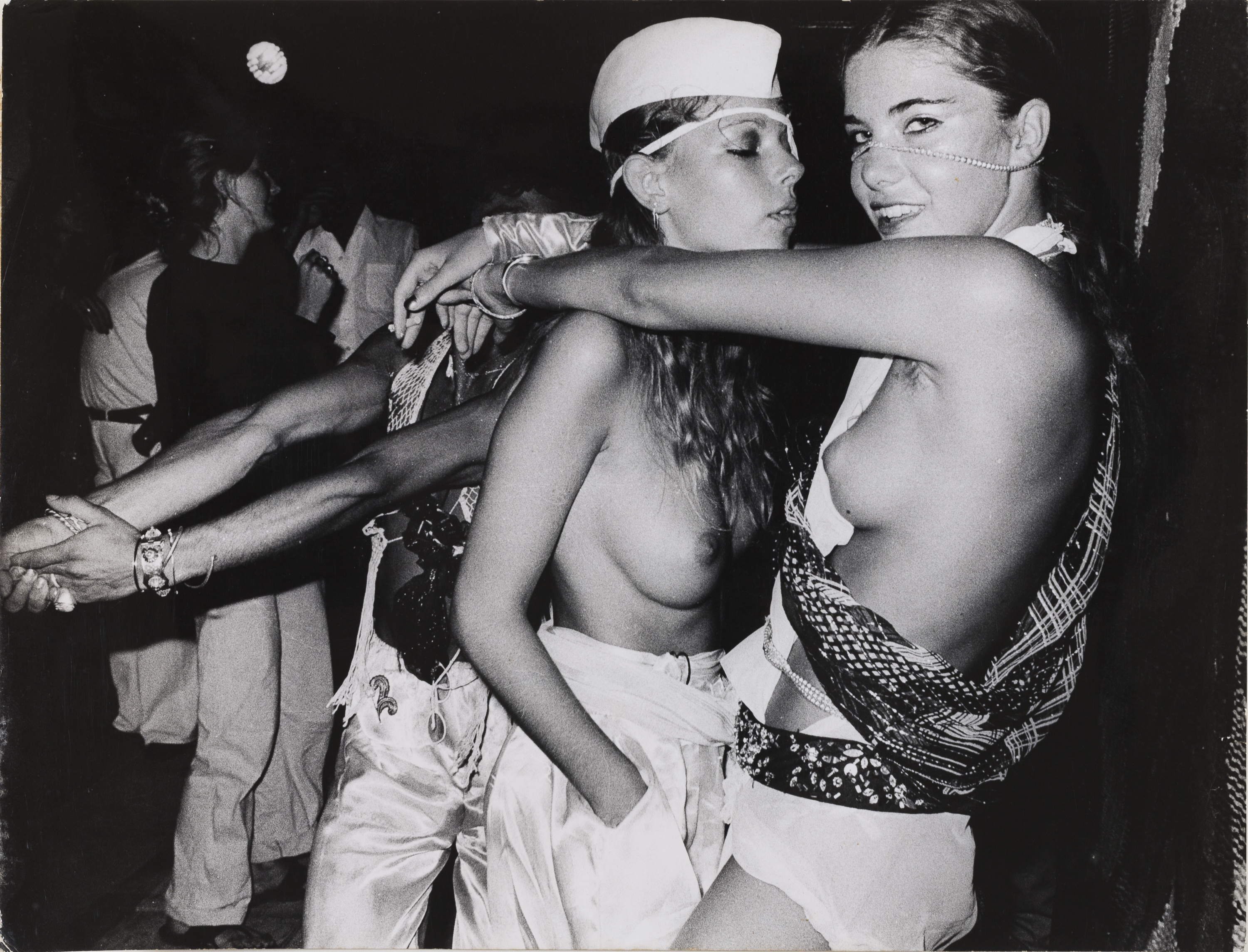 image for: Oriol Maspons - Amnesia. Ibiza. Nenes alemanes de poble - Cap a 1976-1980